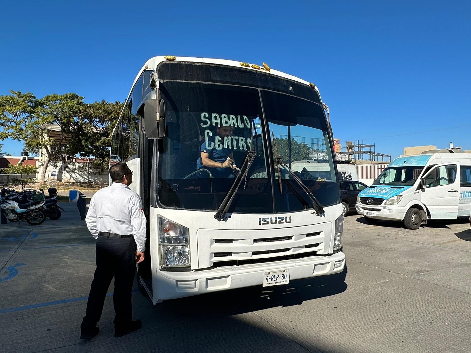 $!Suspenden transporte público en Mazatlán tras la violencia; Comuna presta servicio