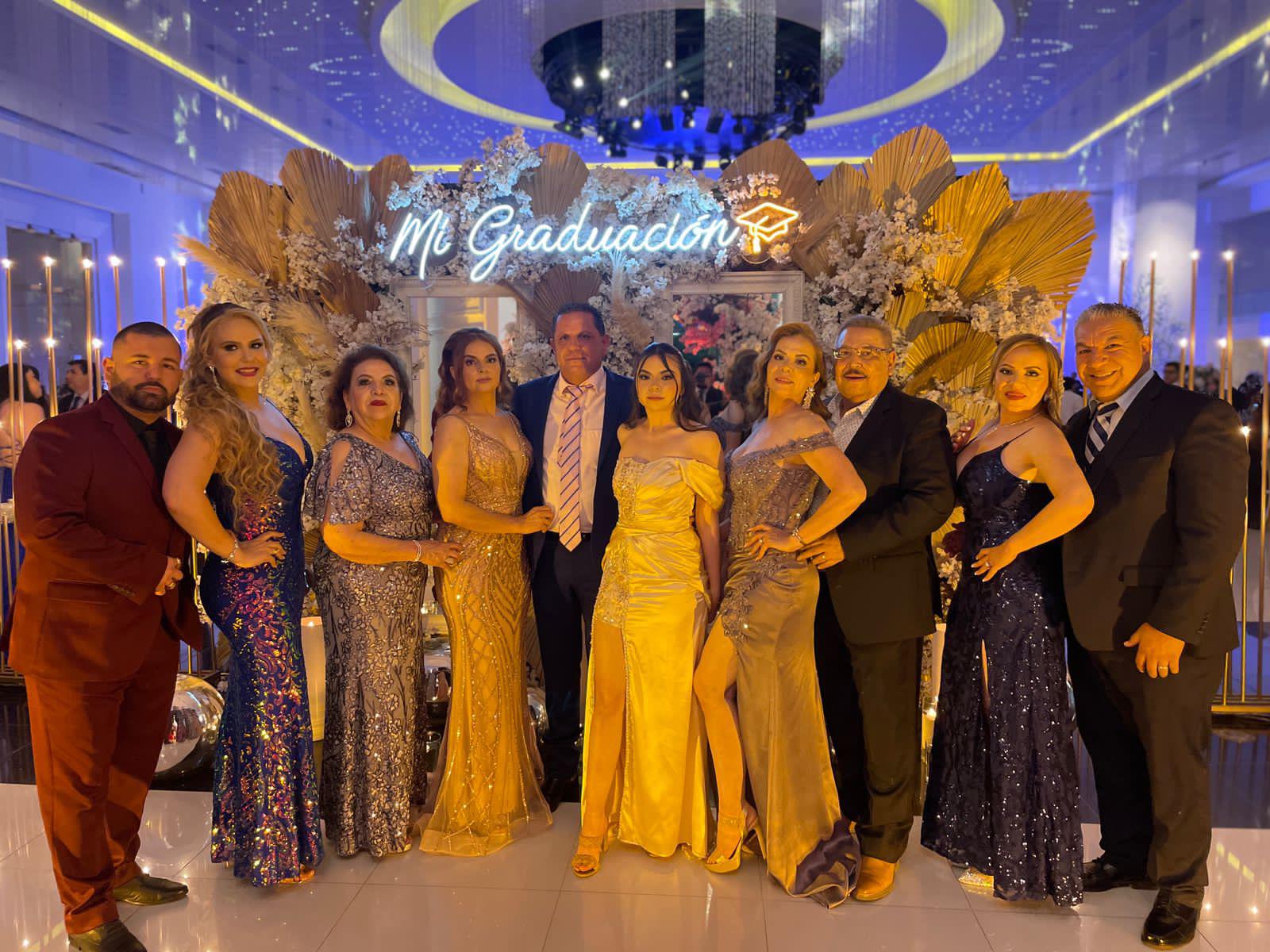 $!Héctor Ibarra, Denisse Laura, Esperanza Armenta, Yadira Bojórquez, Franklin Laura, Kimberly Laura, Aida Beltrán, Ramón Beltrán, Lilia Laura y Alberto Lara.