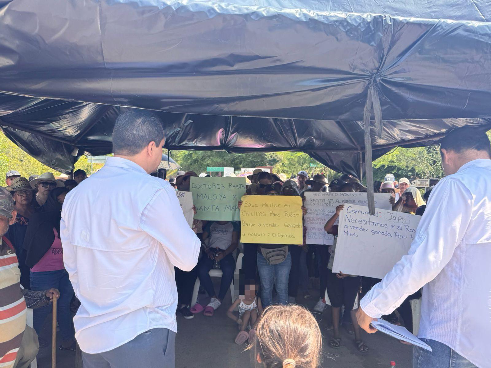 $!CEDH Sinaloa tiene acercamiento con manifestantes en la sierra de Rosario