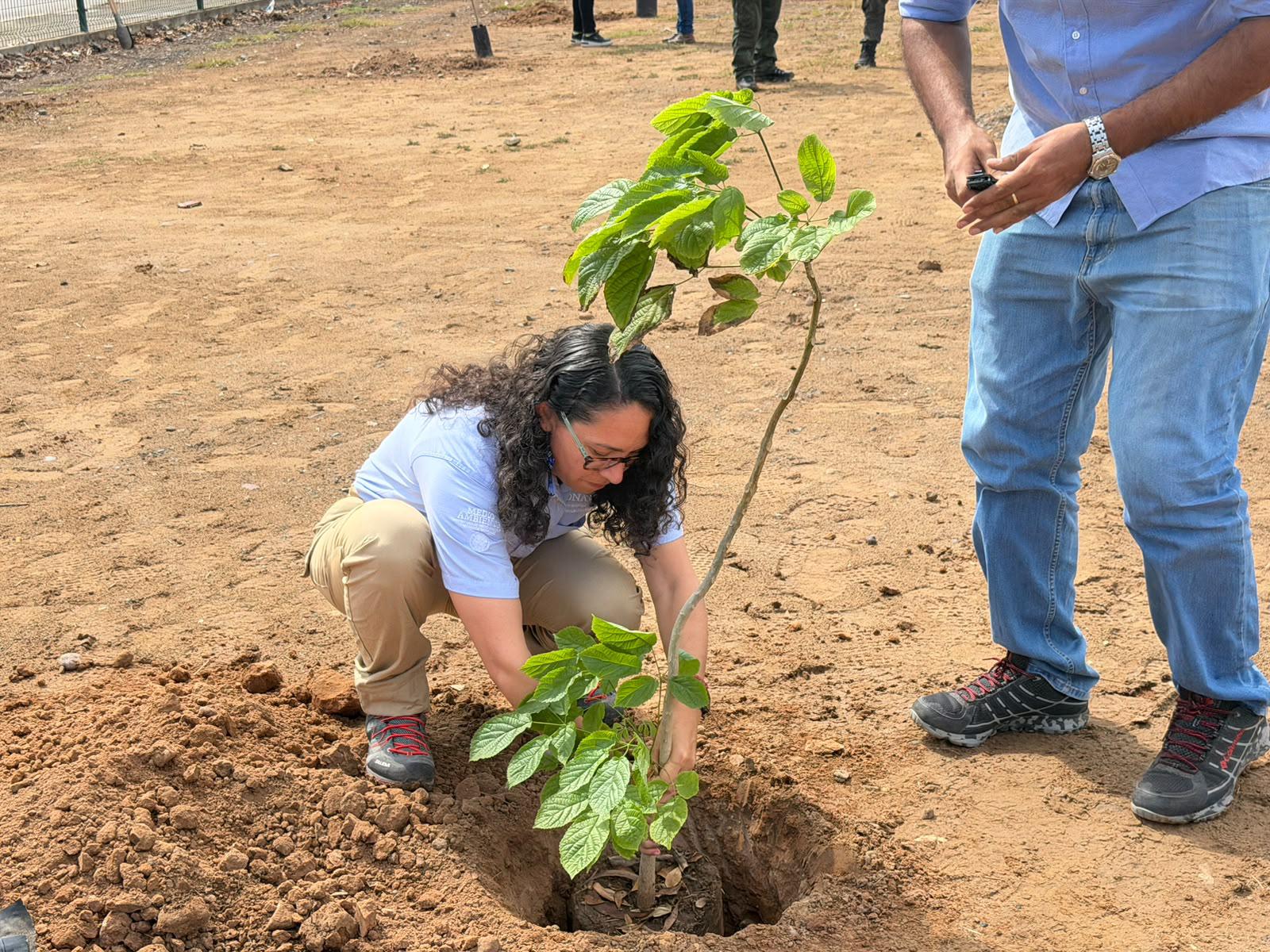 $!Plantan 30 árboles nativos junto al Estero del Infiernillo por el Día Nacional del Árbol