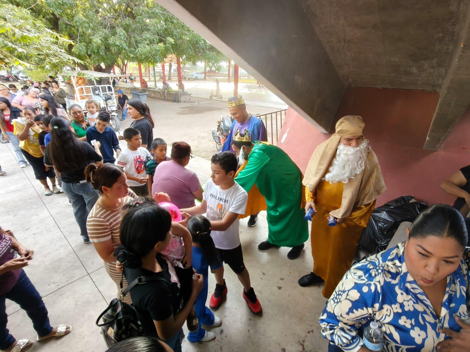 $!En Rosario, niños y niñas disfrutan del Día de Reyes