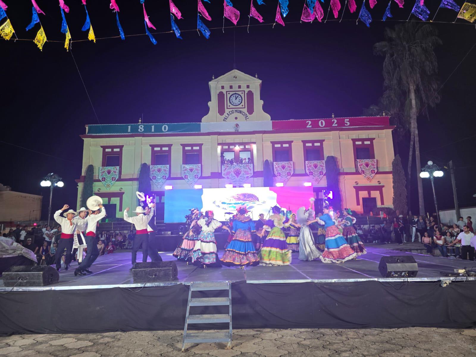 $!Concurren familias verbena popular con motivo del Grito de Independencia en Rosario