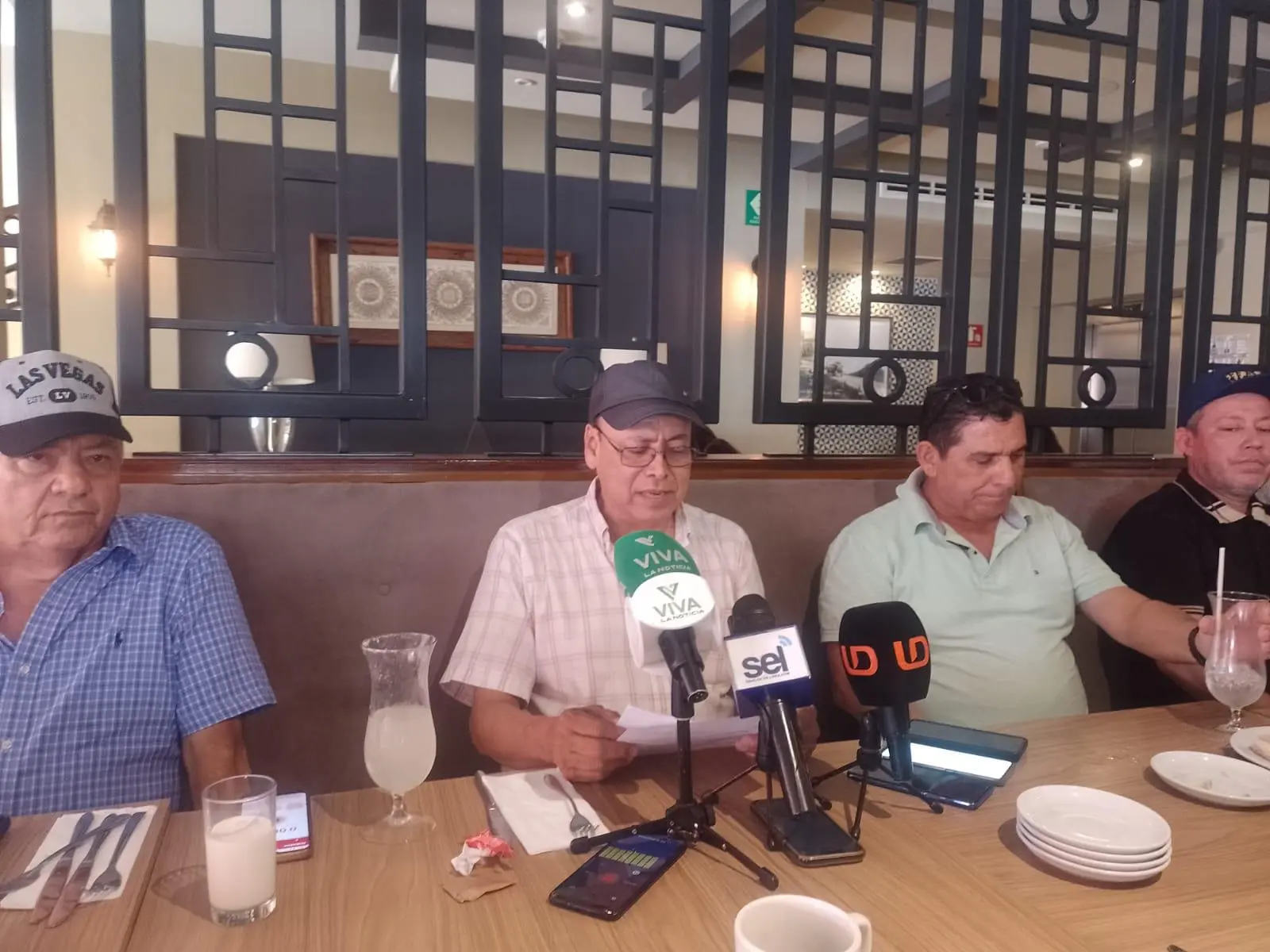 $!Locatarios del Pino Suárez ventilan conflictos internos de favoritismo y falta de transparencia