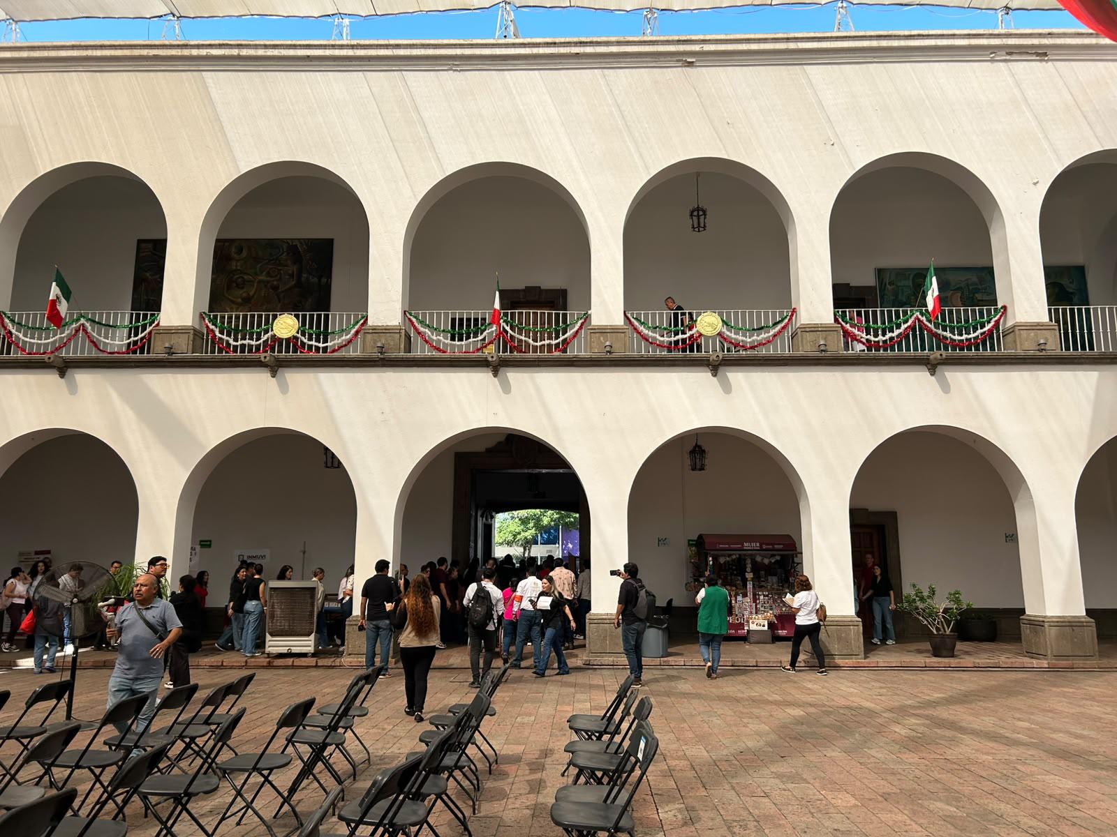 $!Evacúan a más de mil 270 personas del Ayuntamiento de Culiacán durante simulacro de sismo