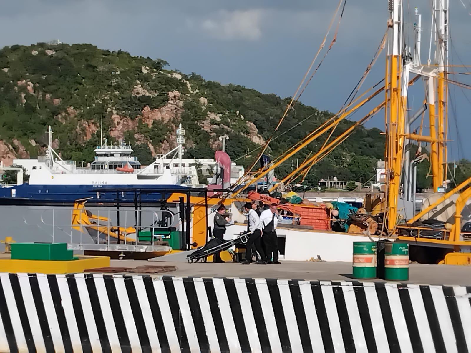 $!Fallece ahogado tripulante de embarcación camaronera mazatleca al caer al agua frente a Altata