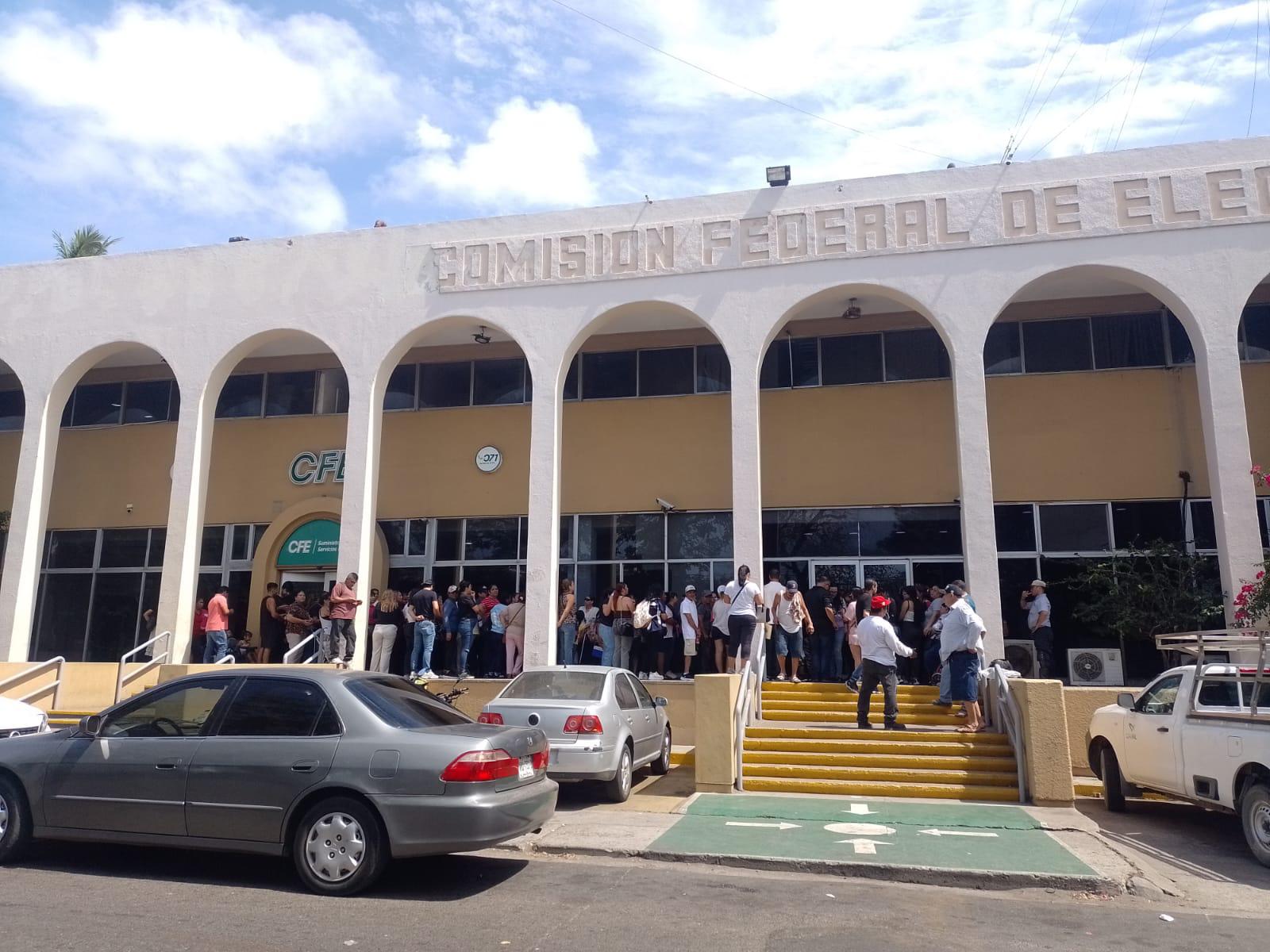 $!Usuarios de la CFE en Mazatlán rompen tregua al no llegar a acuerdos con autoridades