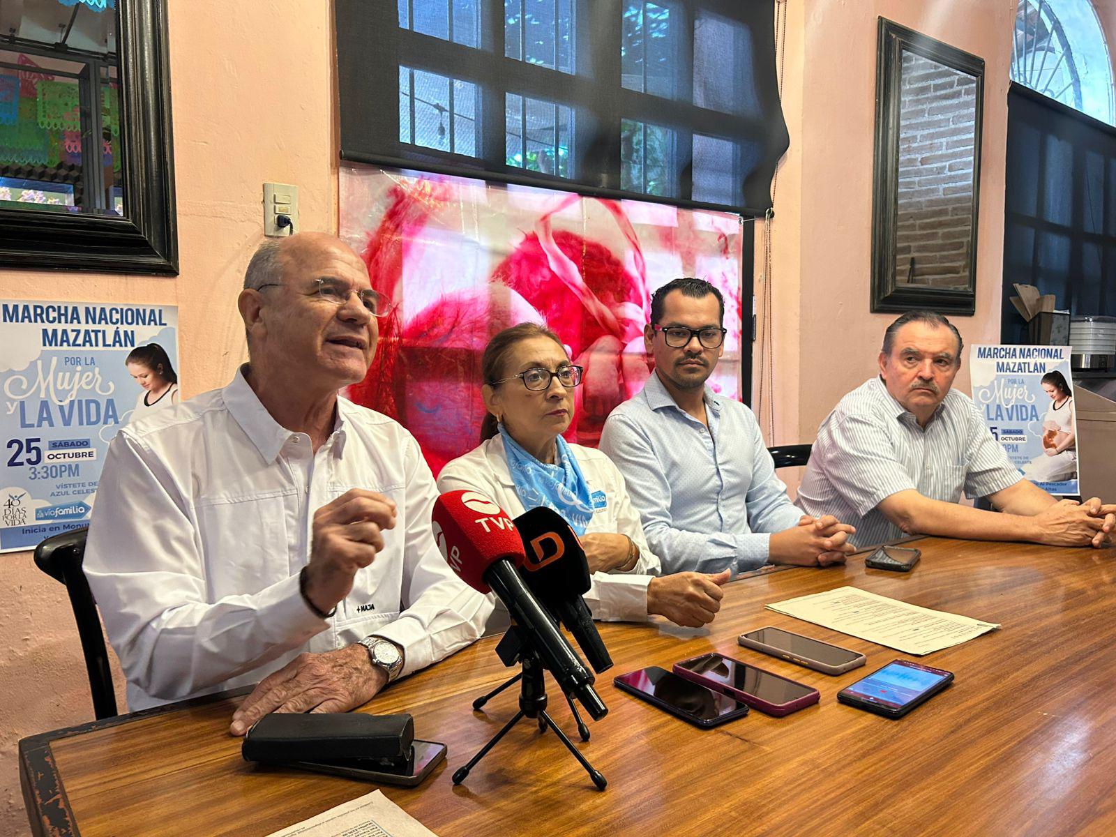 $!Convocan en Mazatlán a marcha nacional por la familia ‘Por la mujer y la vida’