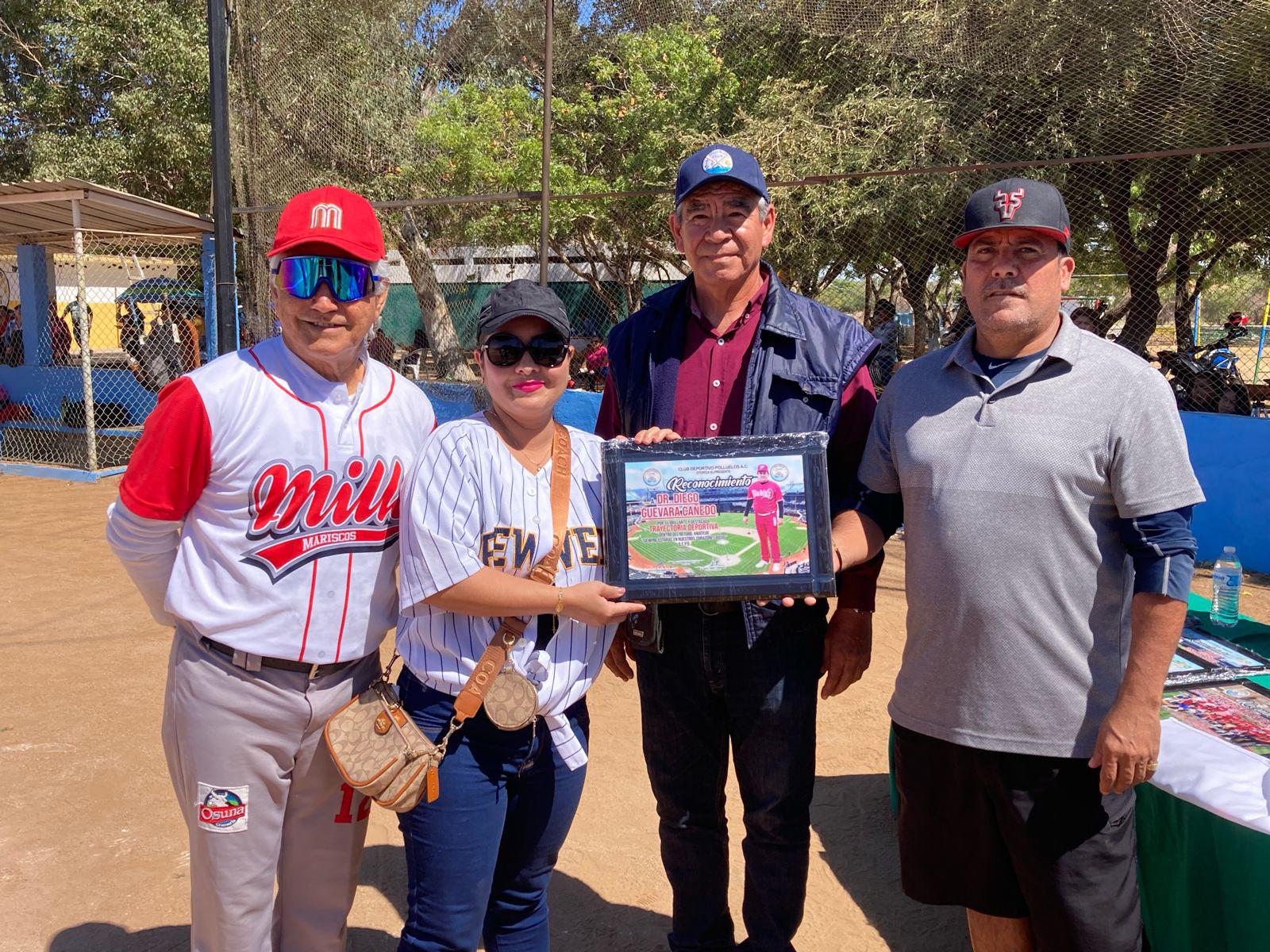 $!Homenajean a Carlos Zamora y Belizario Gutiérrez en Club Polluelos