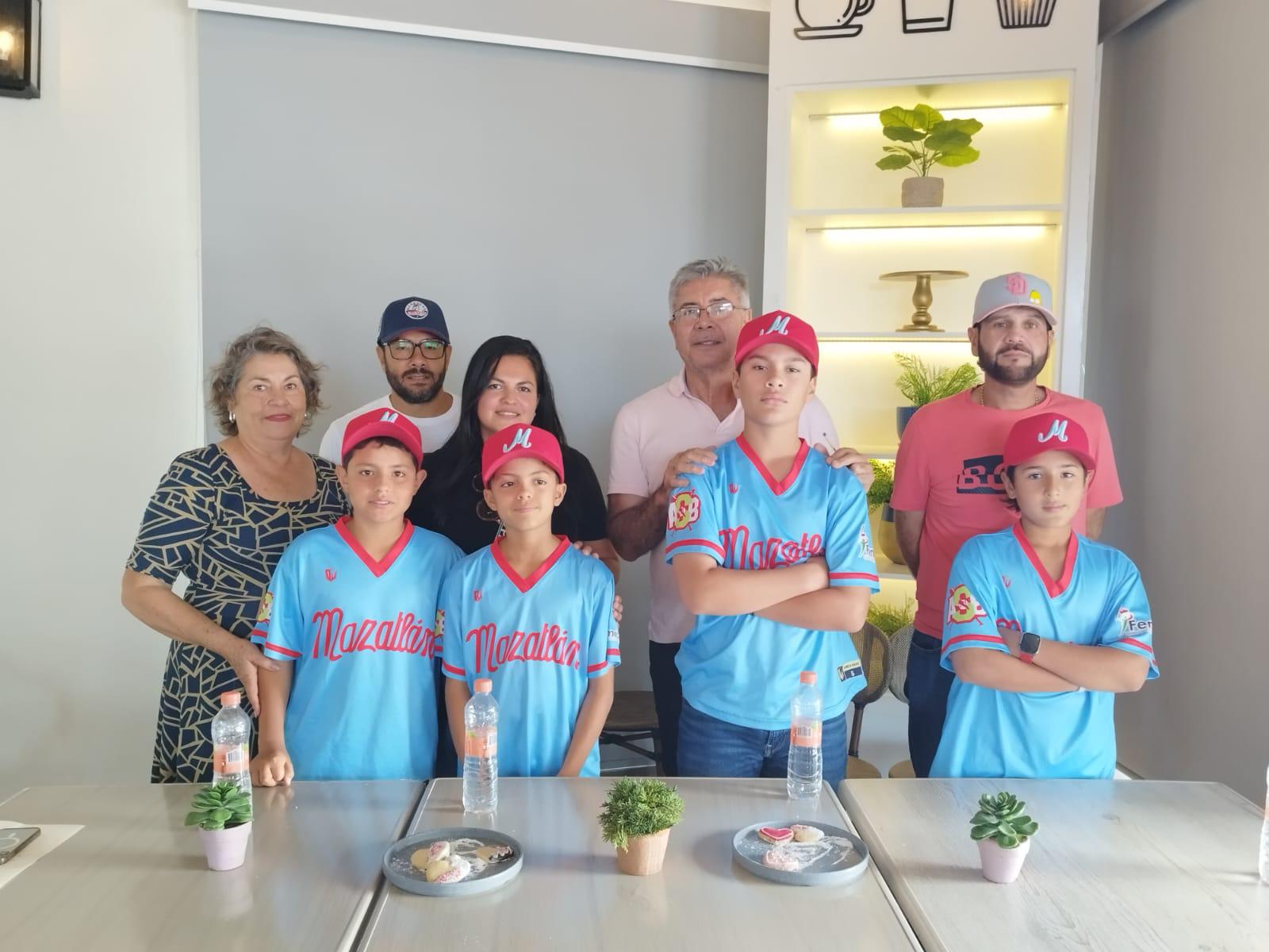 $!Peloteros mazatlecos refuerzan a Sinaloa para la Copa Telmex en CDMX