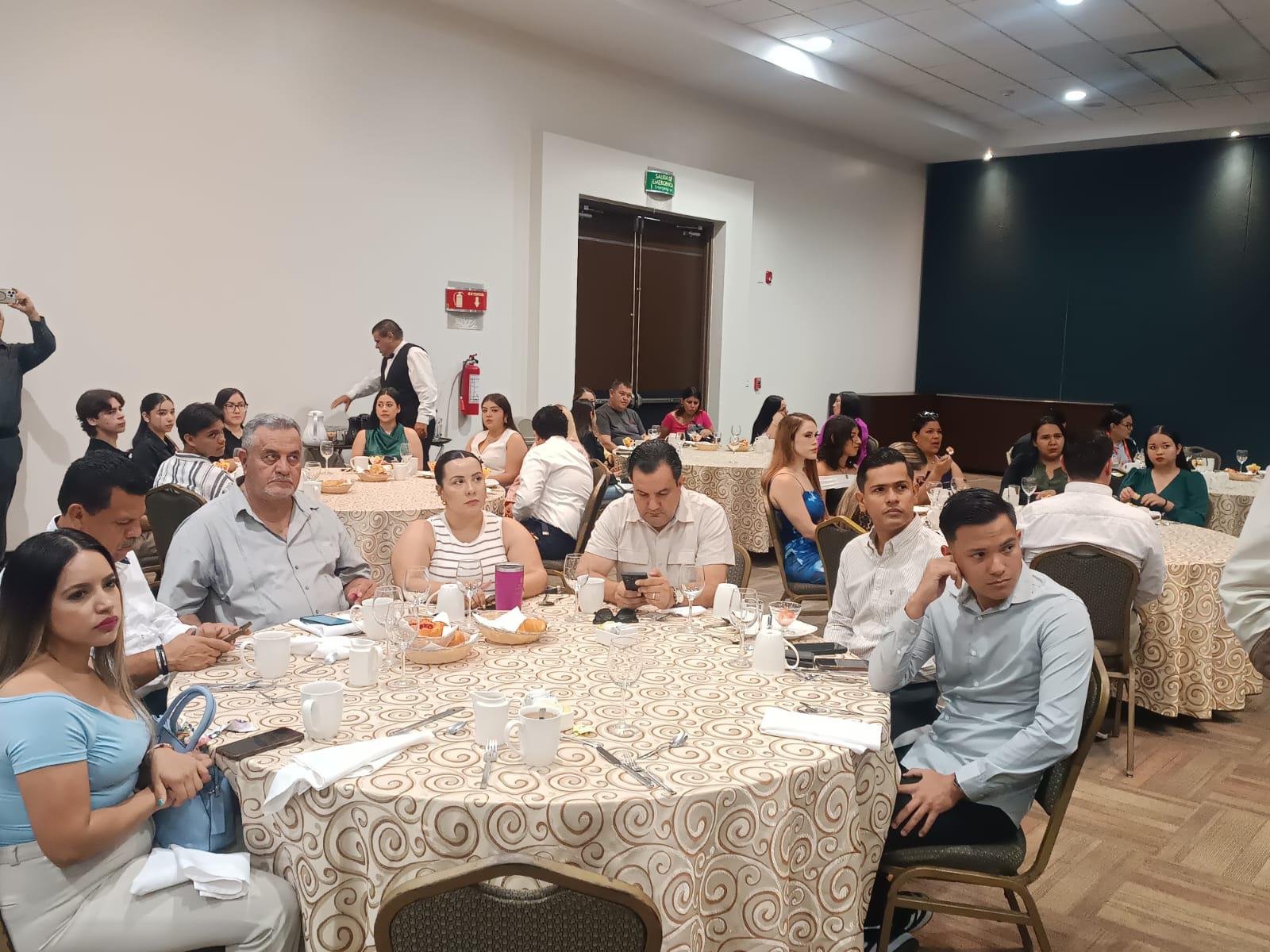 $!Con ponencia de José Ángel Cortés celebran Profesionistas del Sur de Sinaloa el Día de Contador