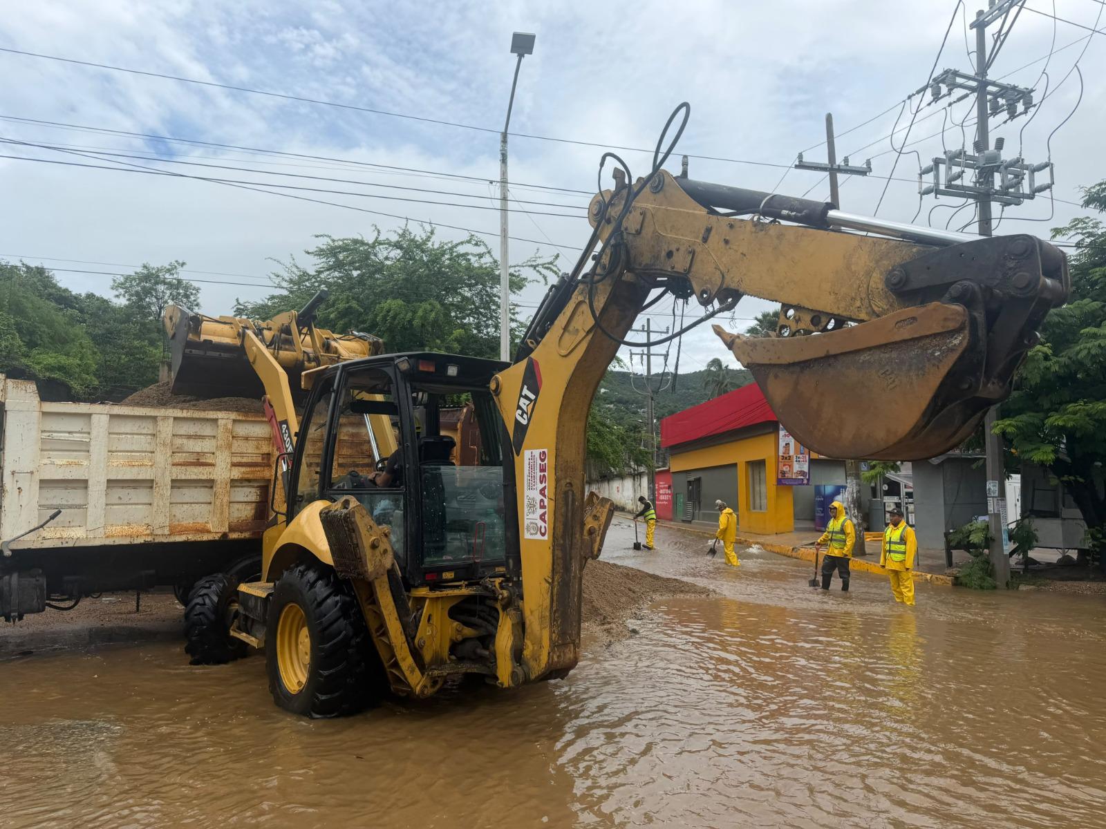 $!Huracán Simon deja lluvias, inundaciones y cortes de luz en Guerrero; se prevén más tormentas