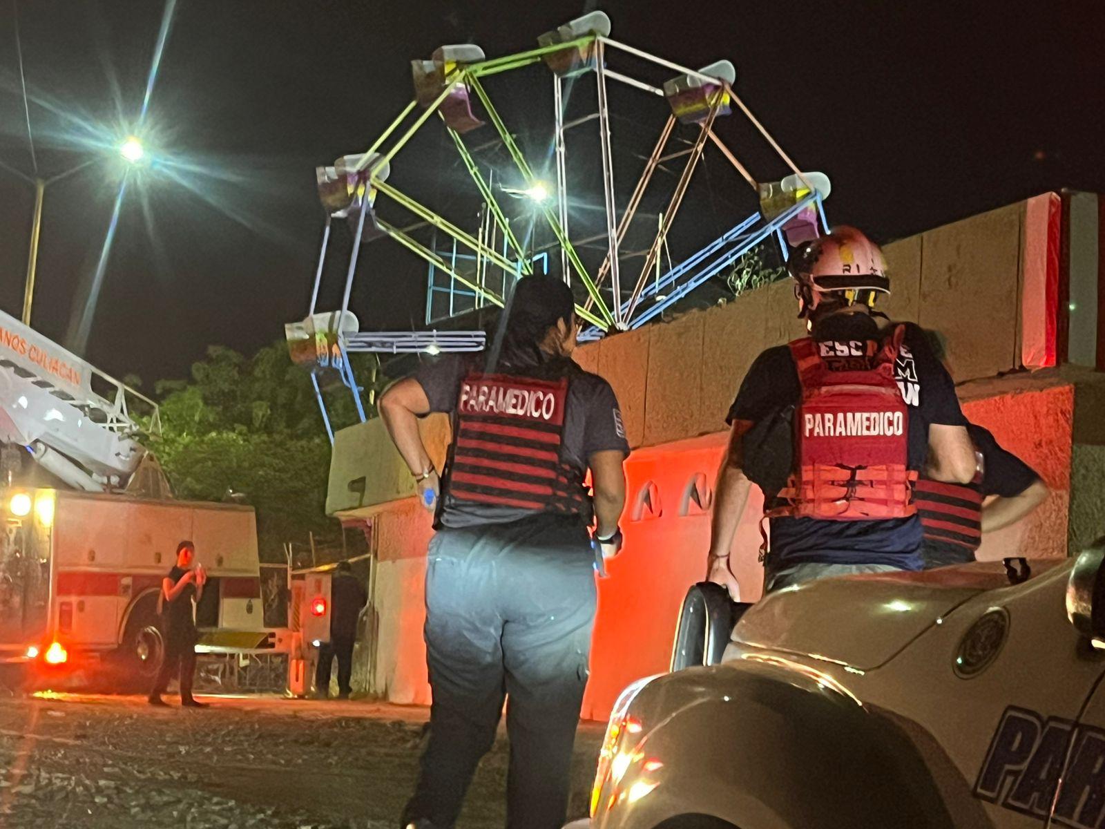 $!Falla rueda de la fortuna del Parque 87, en Culiacán; rescatan a 15 personas