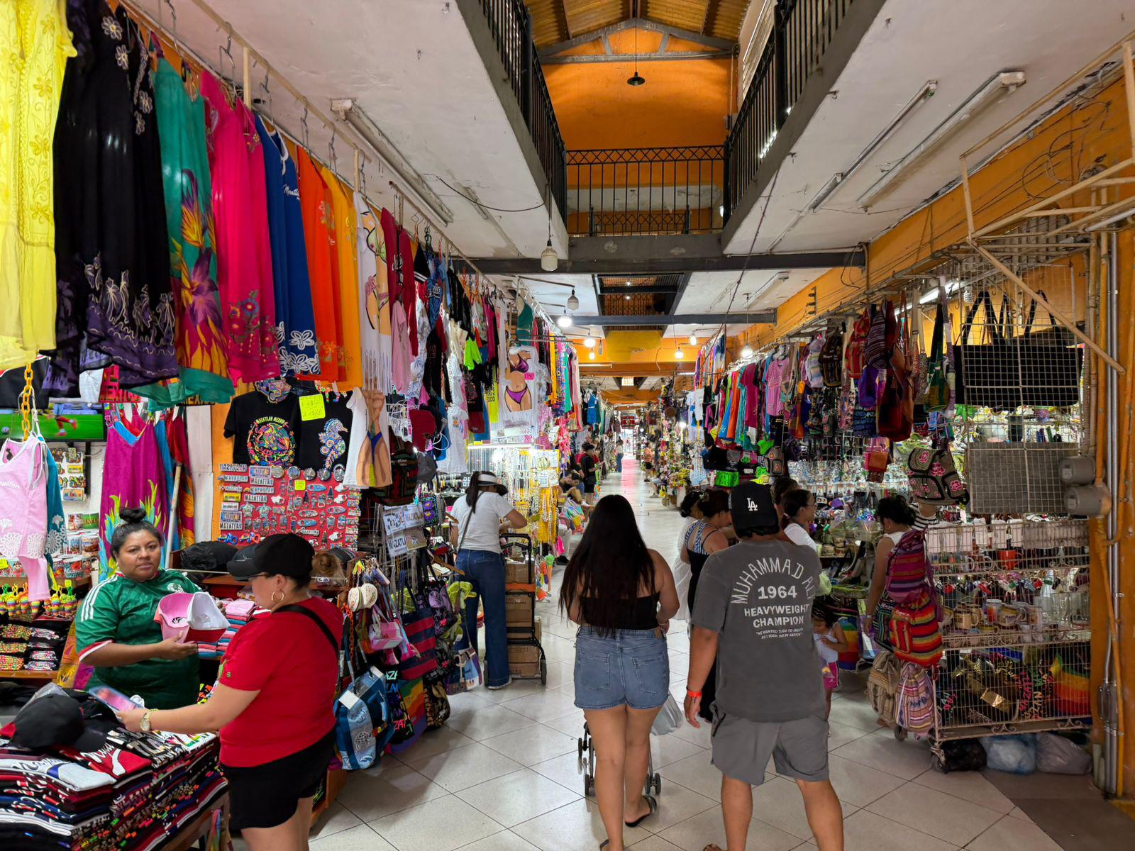 $!Disminuye la afluencia en el Mercado Pino Suárez durante el debut mundialista de México
