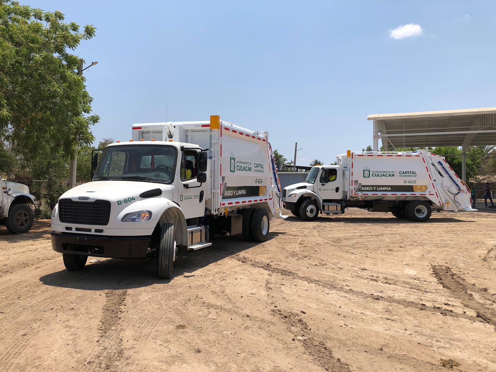 $!Gobierno de Culiacán entrega dos camiones recolectores en Quilá