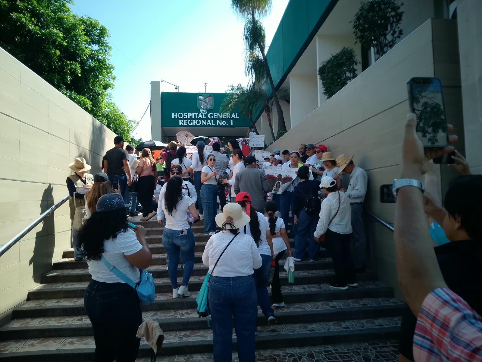 $!Marchan trabajadores del IMSS en Culiacán por aumento salarial y mejores condiciones laborales