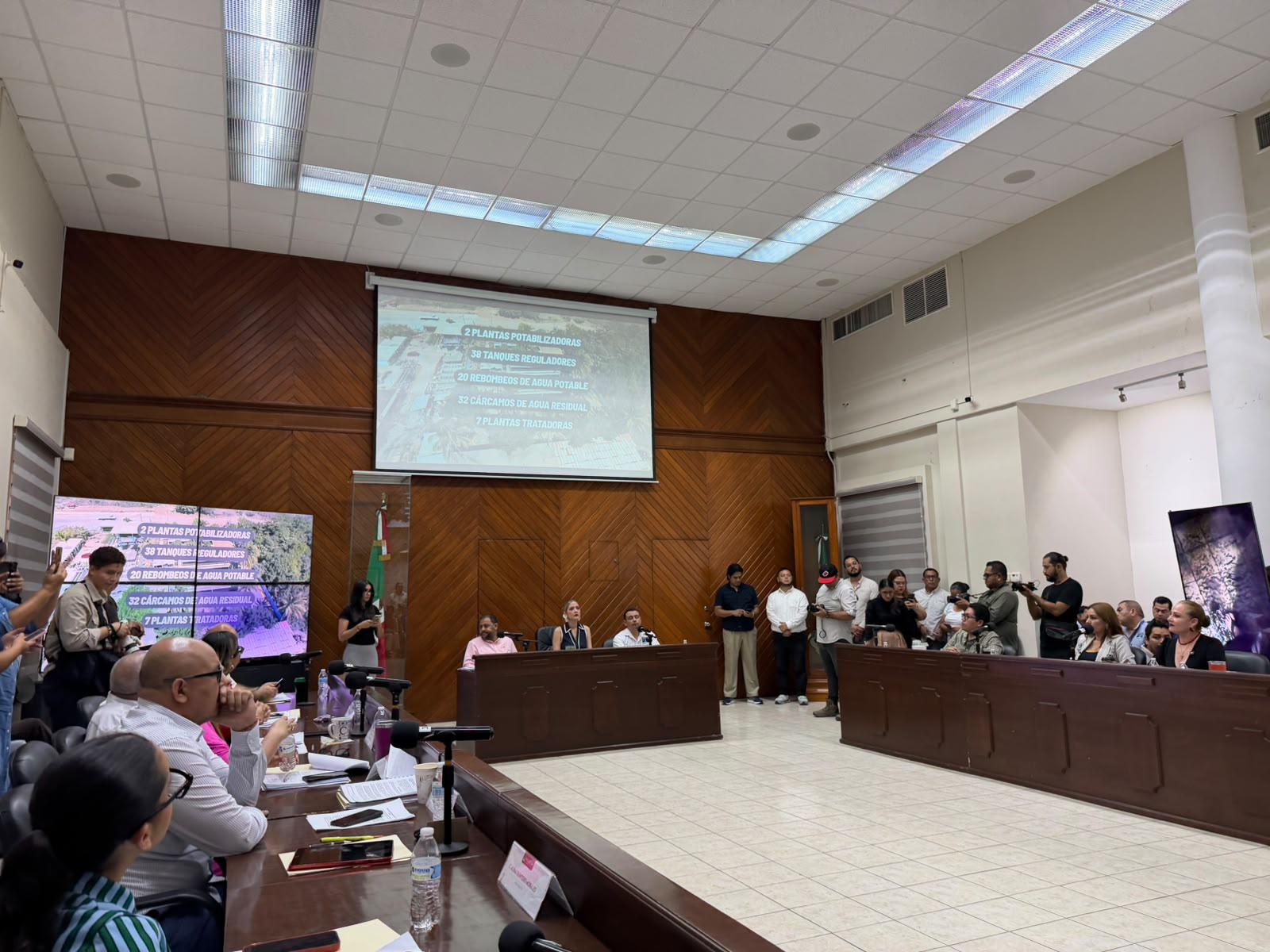 $!Regidores confrontan cifras de Jumapam con fugas, drenajes y calles sin reparar durante comparecencia