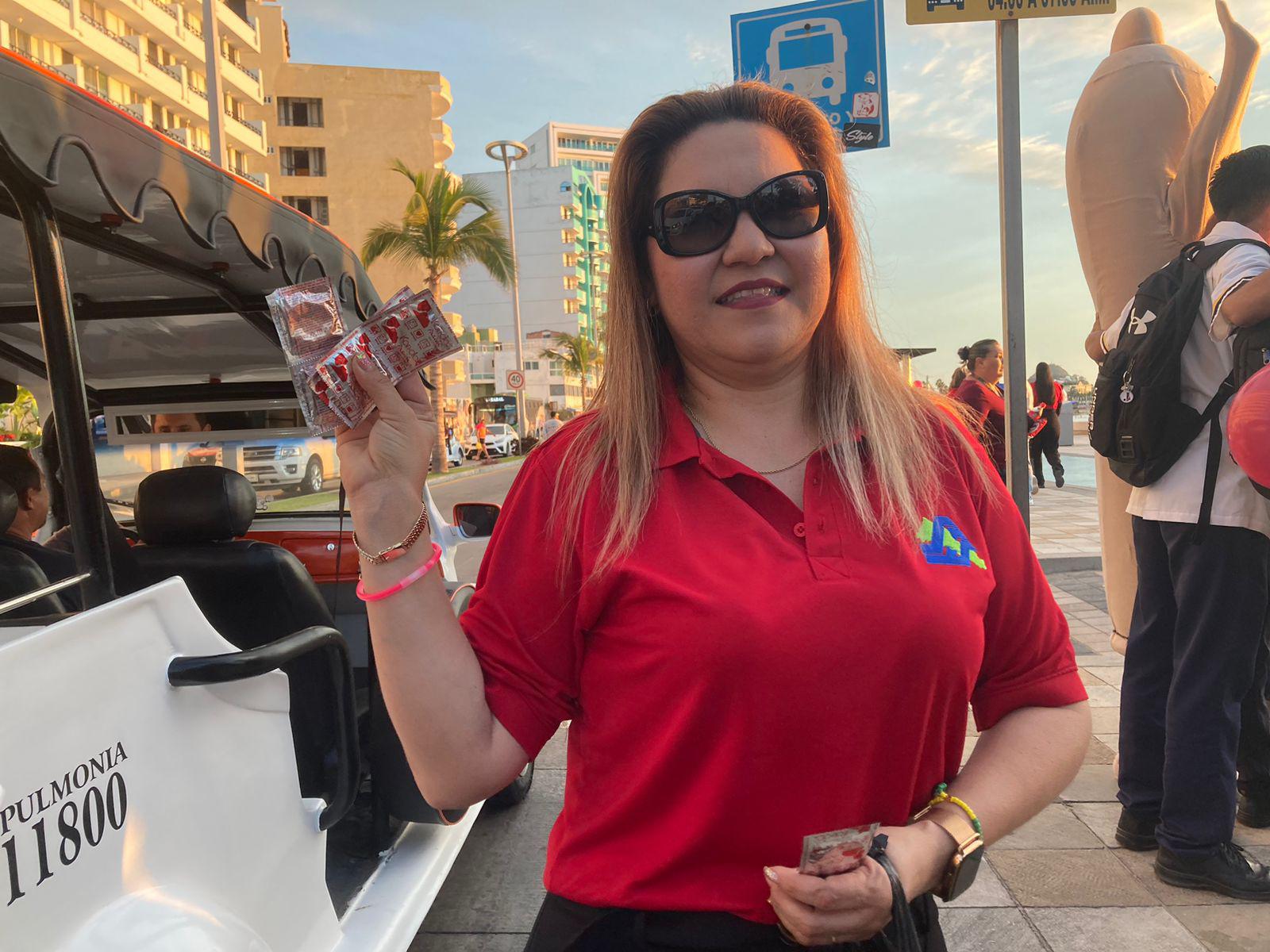 $!Marchan para recordar a fallecidos por VIH-SIDA en Mazatlán