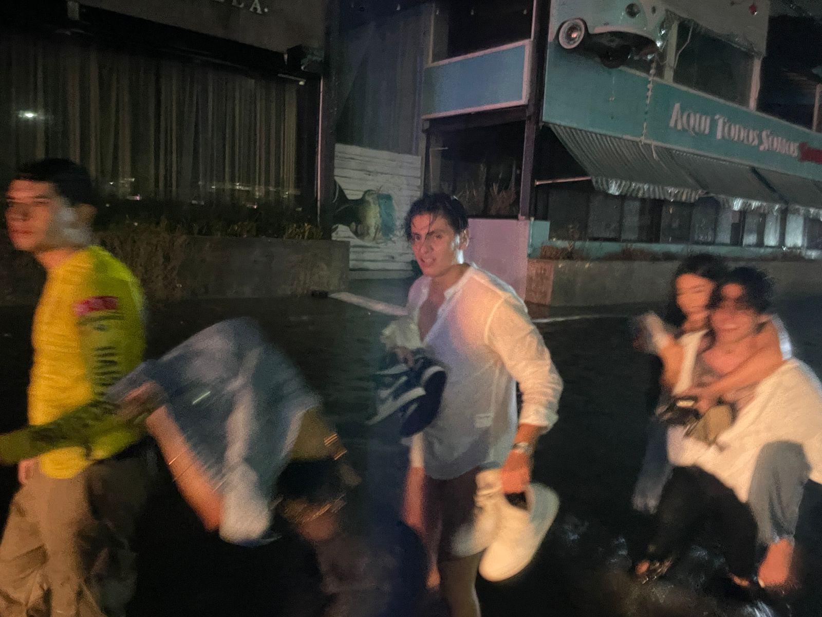 $!En Mazatlán, dejan inundaciones viales vehículos varados y familias trasladadas a sus hogares u hoteles