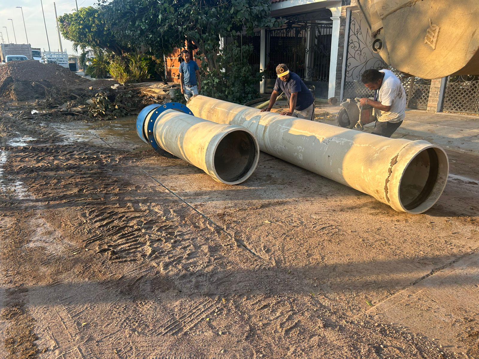 $!Repara Jumapam falla que originó mega fuga de agua en la zona norte de Mazatlán
