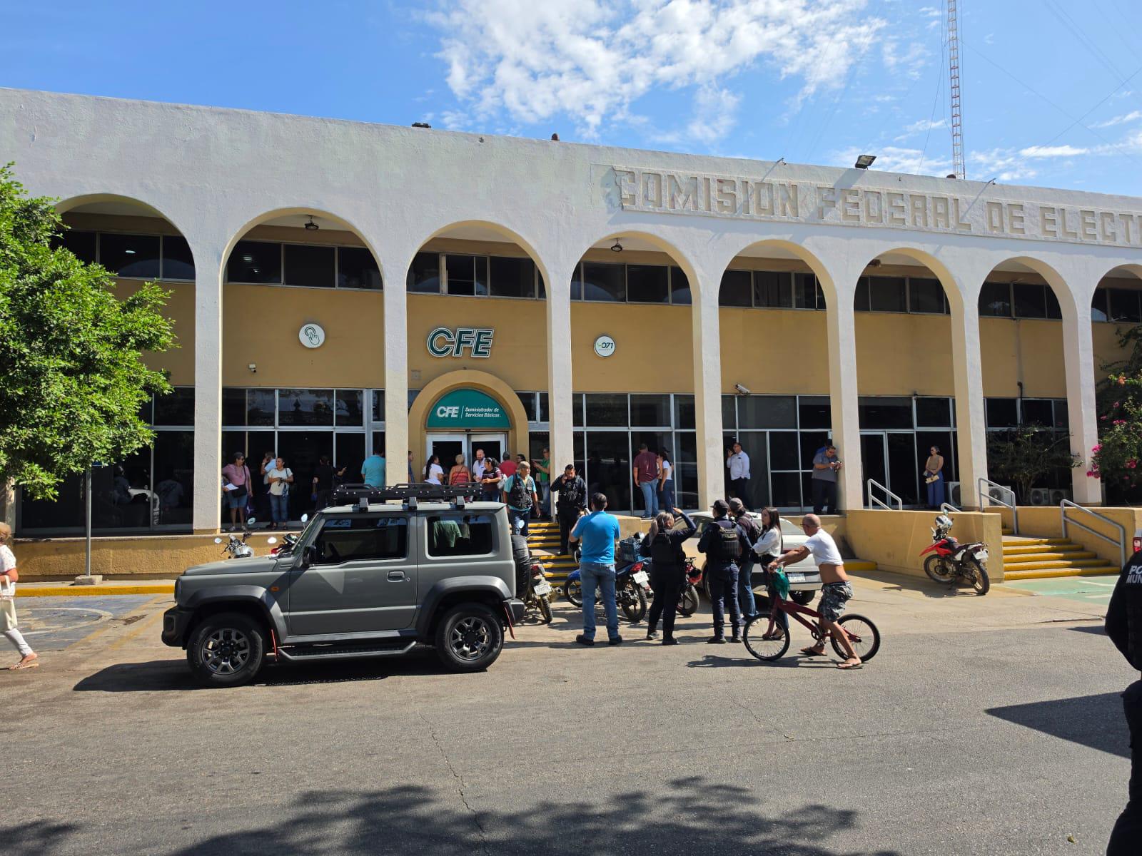 $!Protestan por altos cobros en la CFE Mazatlán