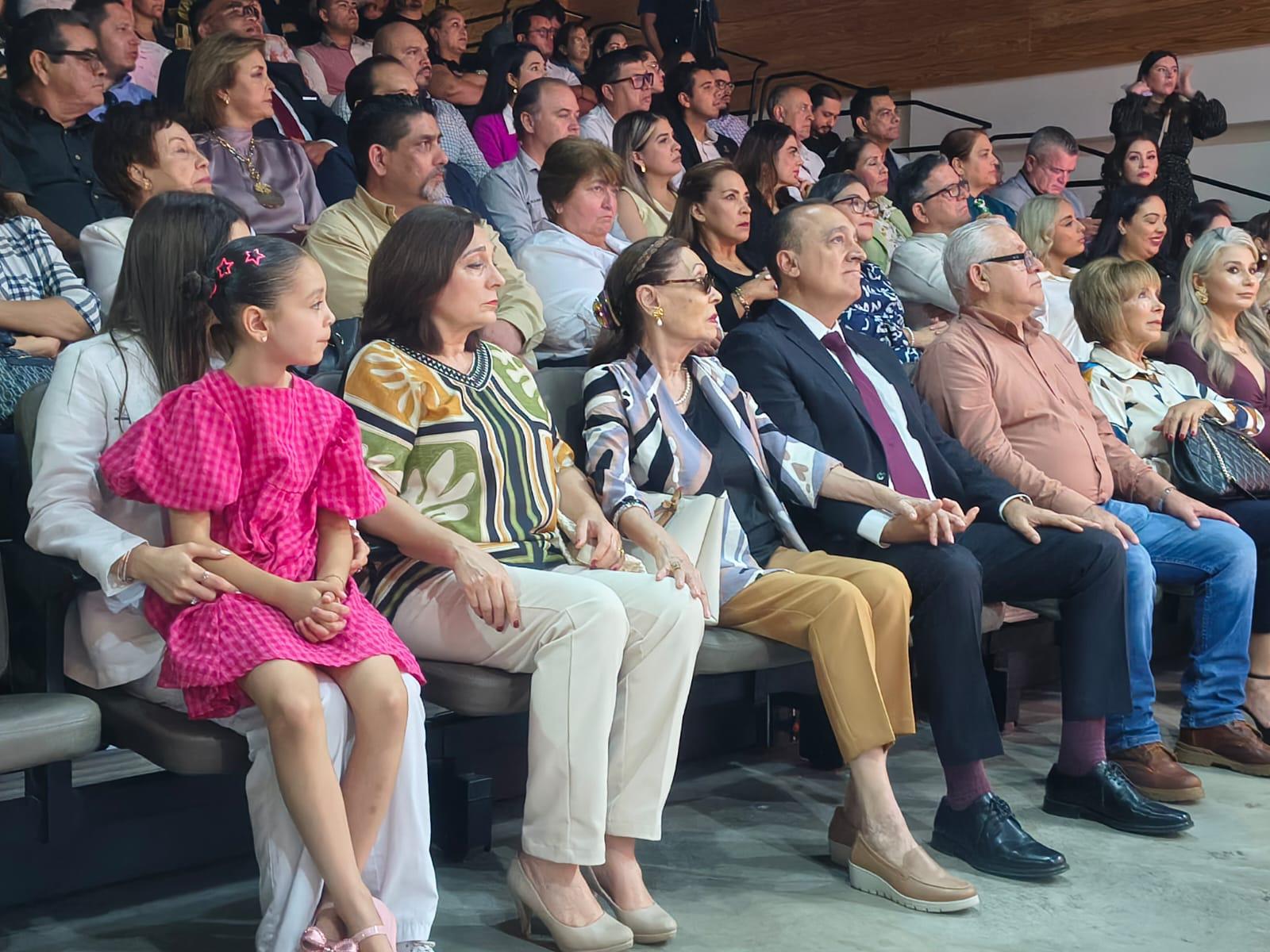 $!Marissa Menéndez presenta su primer informe de actividades de DIF Ahome