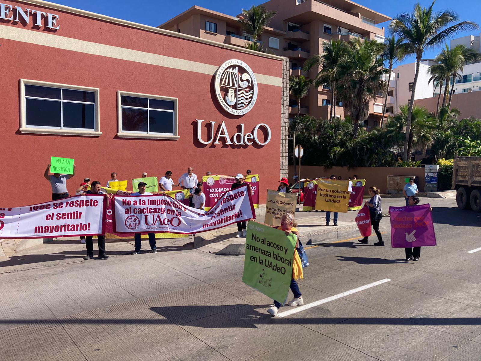 $!Ahora es la UAdeO; rechazan a Pedro Flores como nuevo Rector; acusan imposición