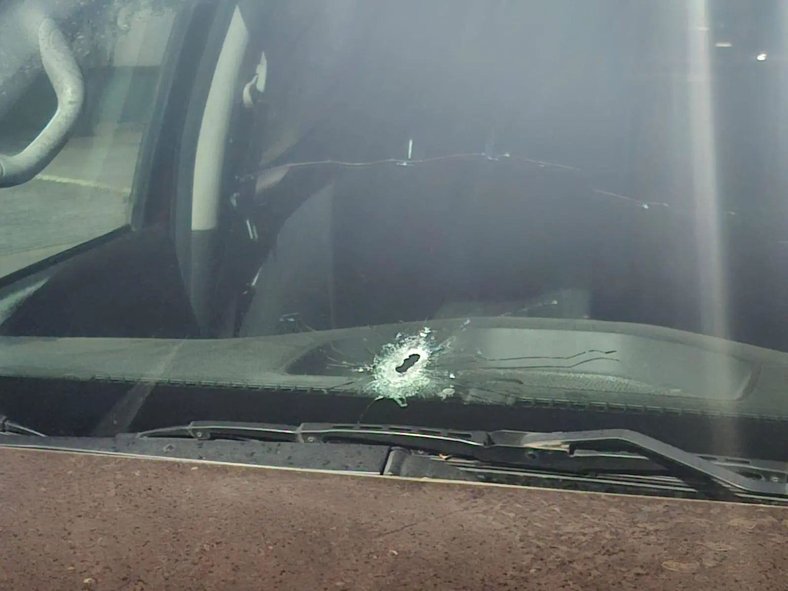 $!Balean a conductor de camioneta en el fraccionamiento Santa Fe, en Mazatlán