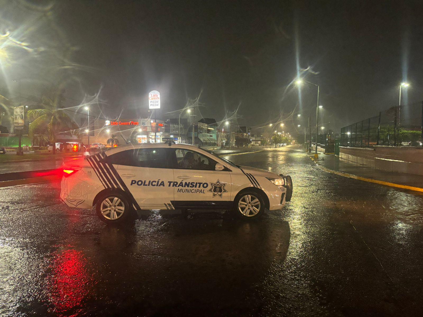 $!Cierran a la circulación las avenidas La Marina y Reforma, en Mazatlán, por inundaciones