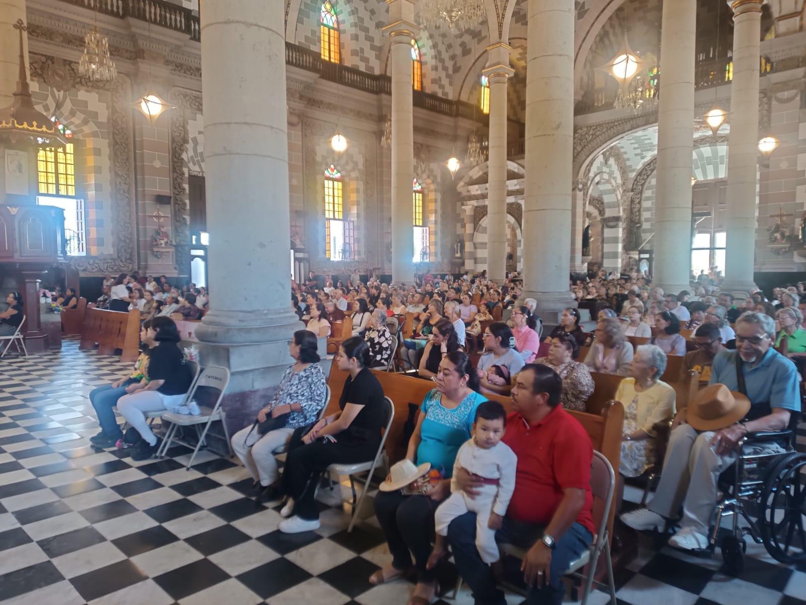 $!Celebran fieles a la Guadalupana en Catedral de Mazatlán