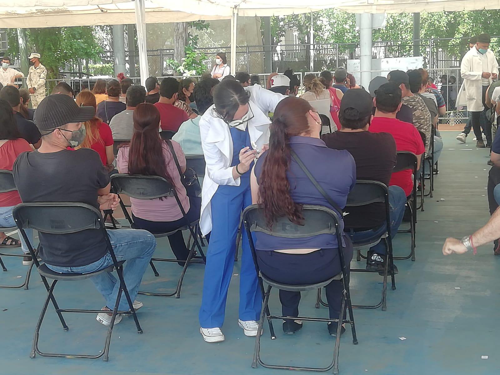 $!Vacunación en el Centro Cívico Constitución.