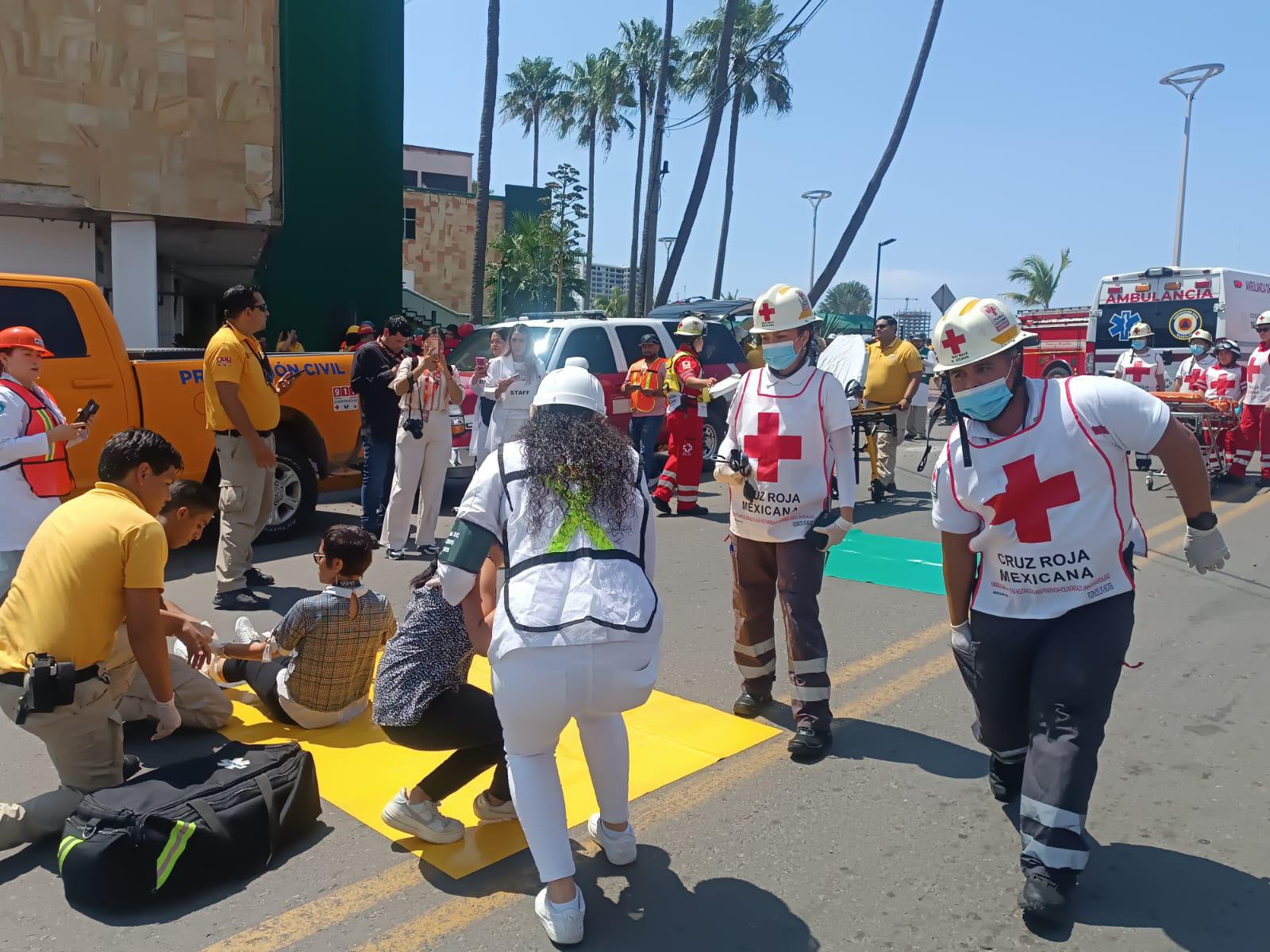$!Realizan elementos rescatistas de Mazatlán simulacro de sismo en la guardería del IMSS viejo