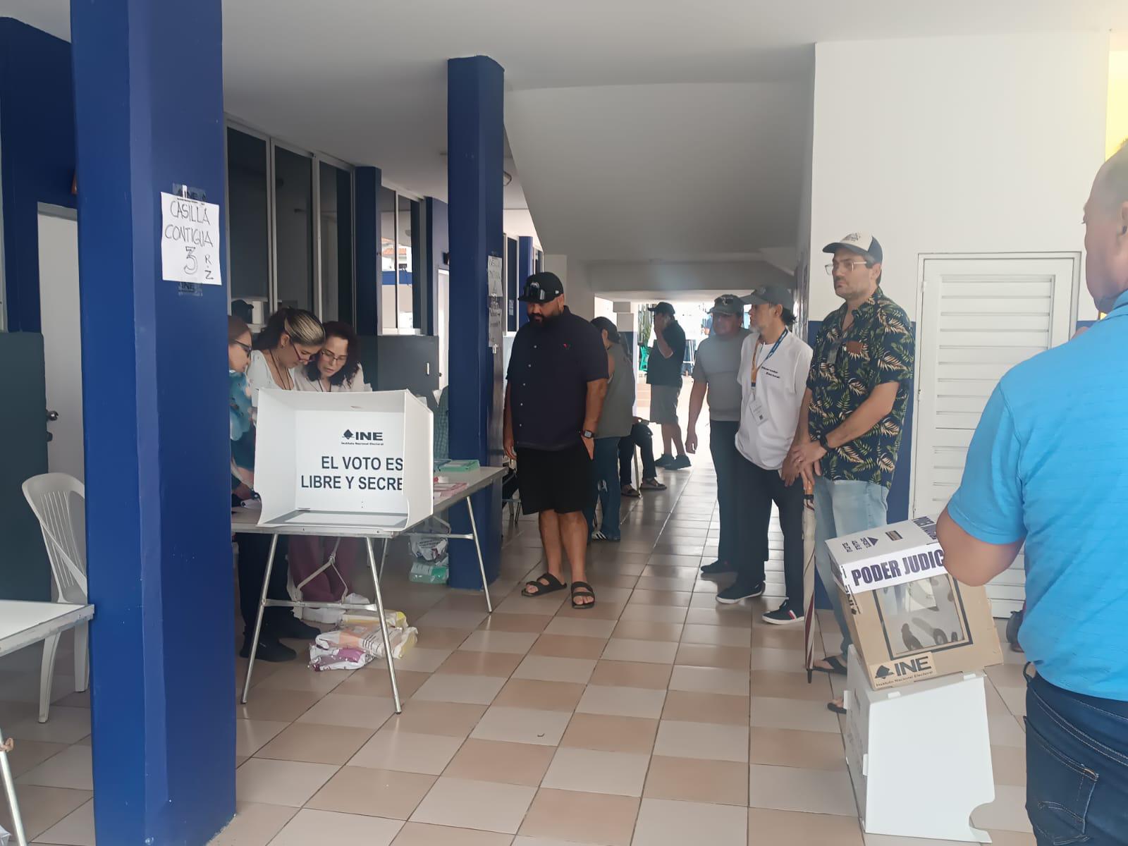 $!Casilla en Sábalo Country, en Mazatlán, registra alta afluencia de votantes para elección judicial