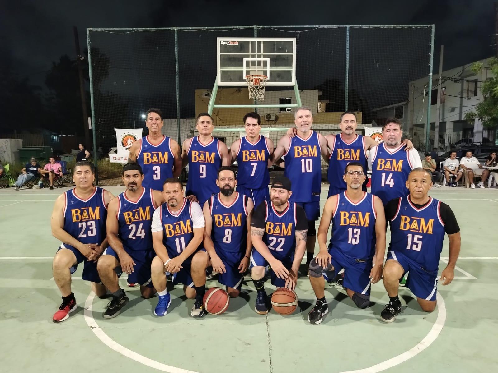 $!Con emocionantes finales baja el telón Liga Maxibásquet