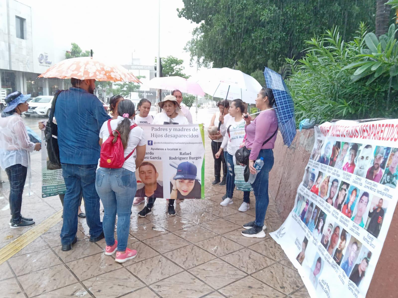 $!En la lucha por encontrarlos, a pesar de las lluvias, en Sinaloa reclaman a sus desaparecidos