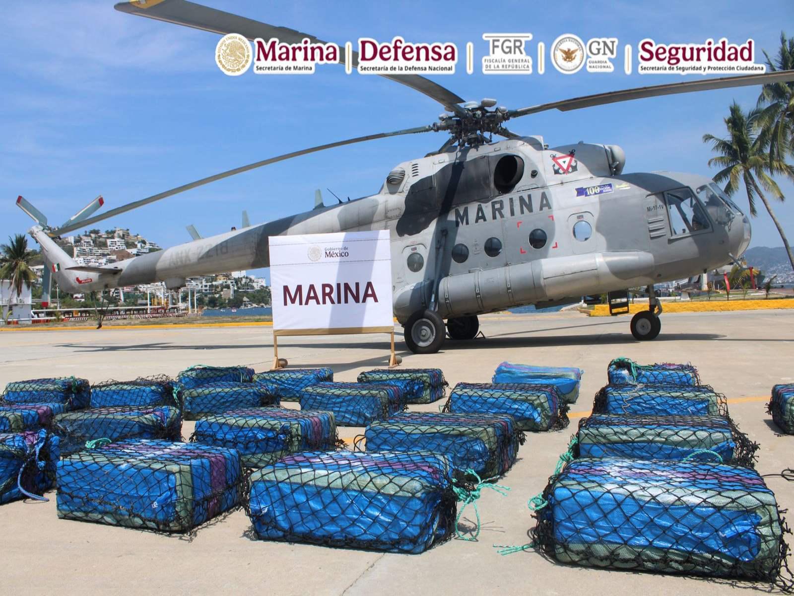 $!Marina asegura 26 bultos de cocaína en costas de Guerrero; detienen a dos extranjeros