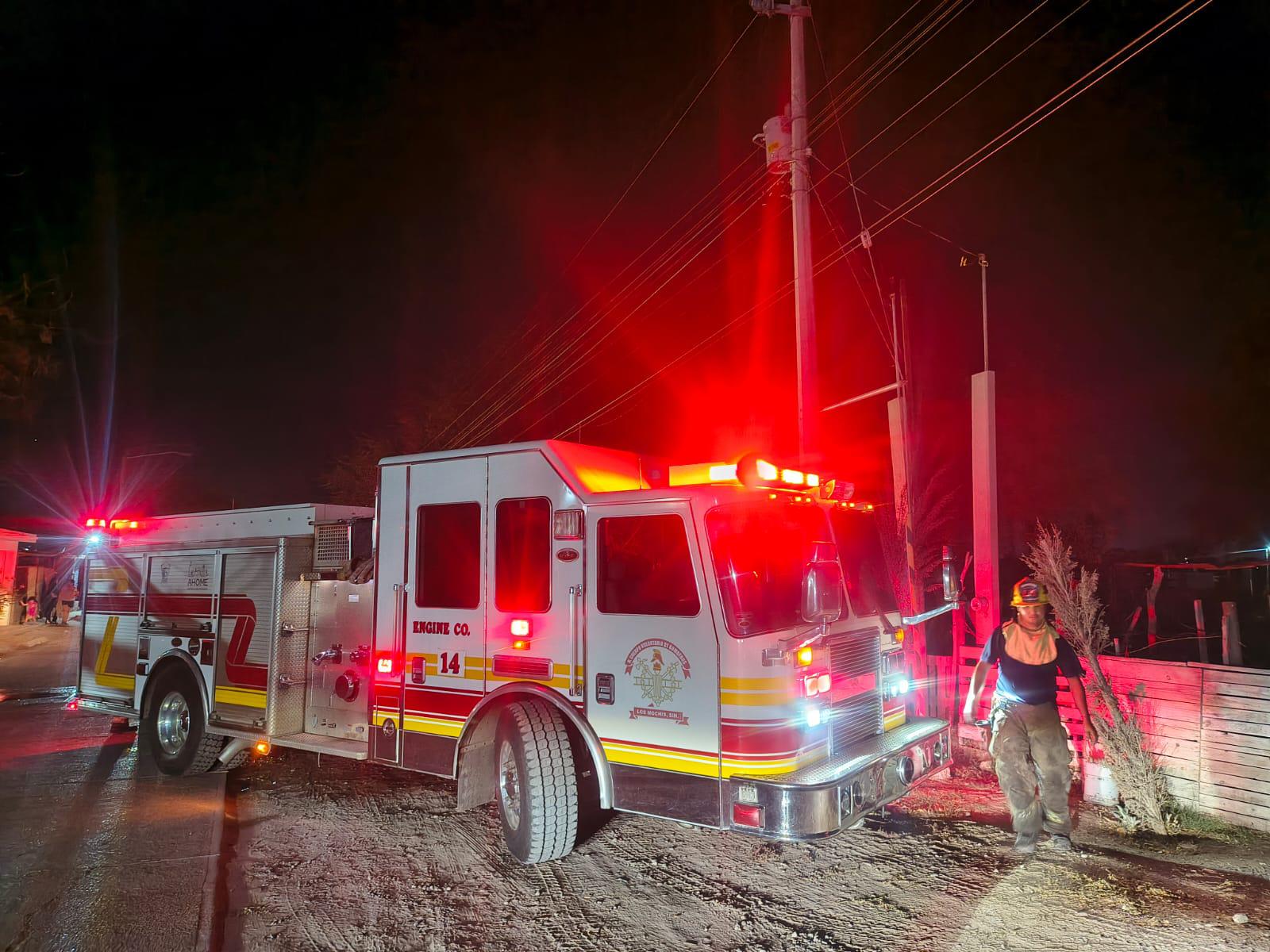 $!Incendio consume vivienda de madera en el sector La Guamuchilera, en Los Mochis