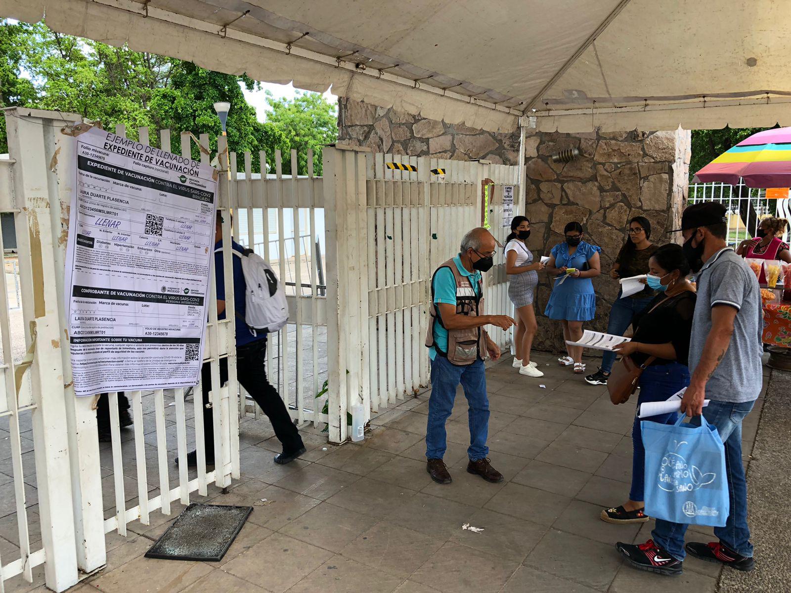 $!Continúa vacunación contra el Covid-19 a población de 30 a 39 años en Culiacán