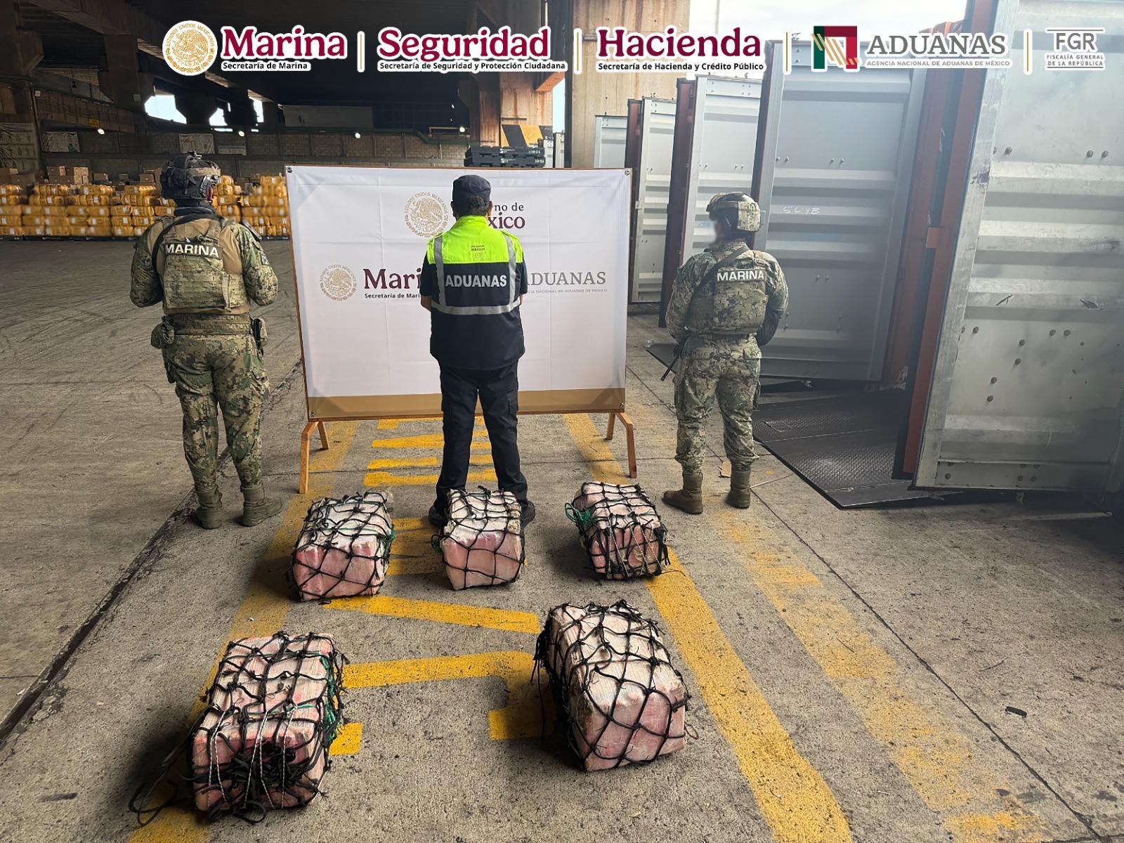 $!Incautan 137 kilos de cocaína en puerto de Lázaro Cárdenas; hay cinco detenidos