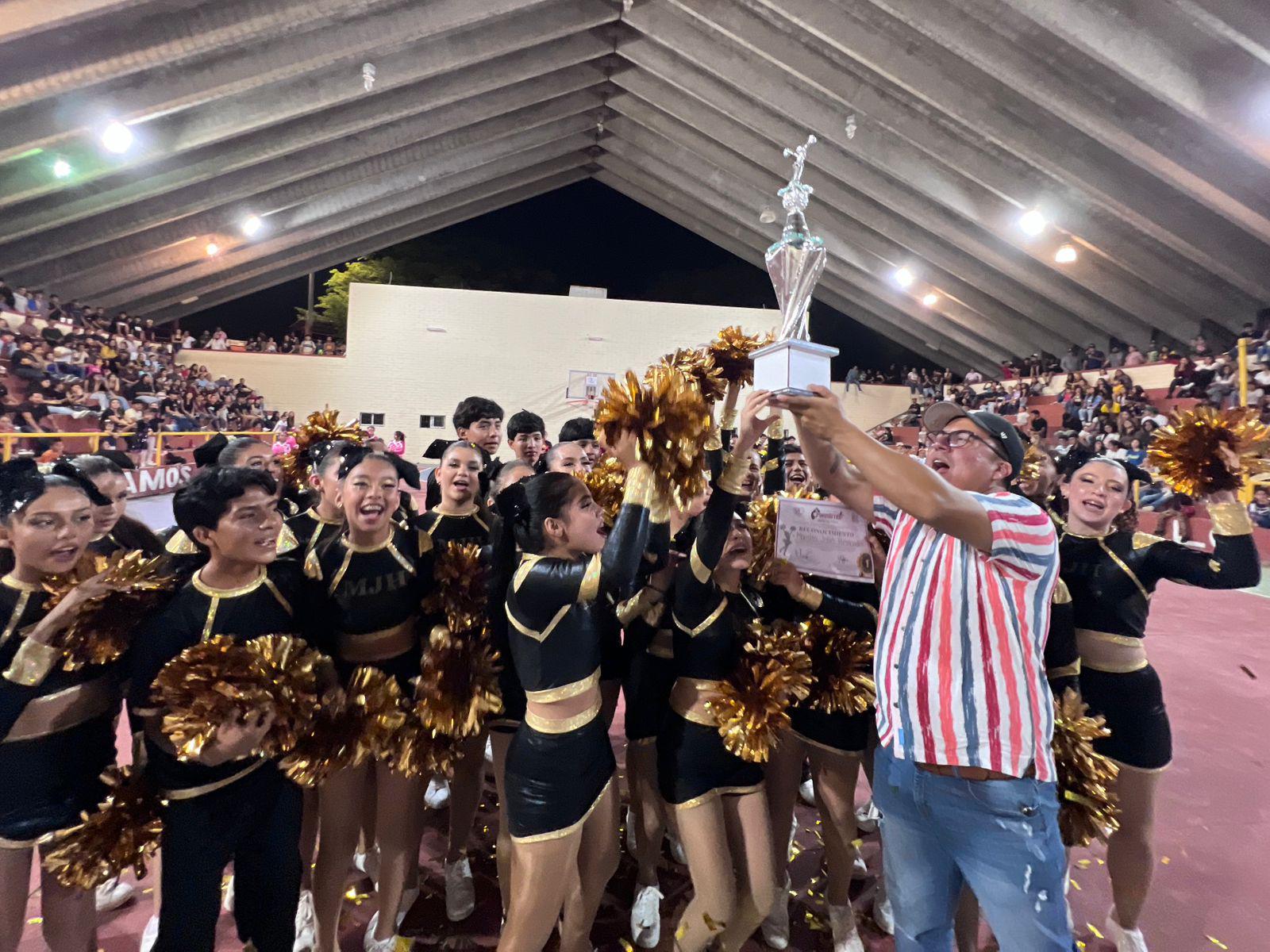 $!Prepa UAS y Secundaria Maestro Julio Hernández, ganadoras del concurso de porristas en Rosario