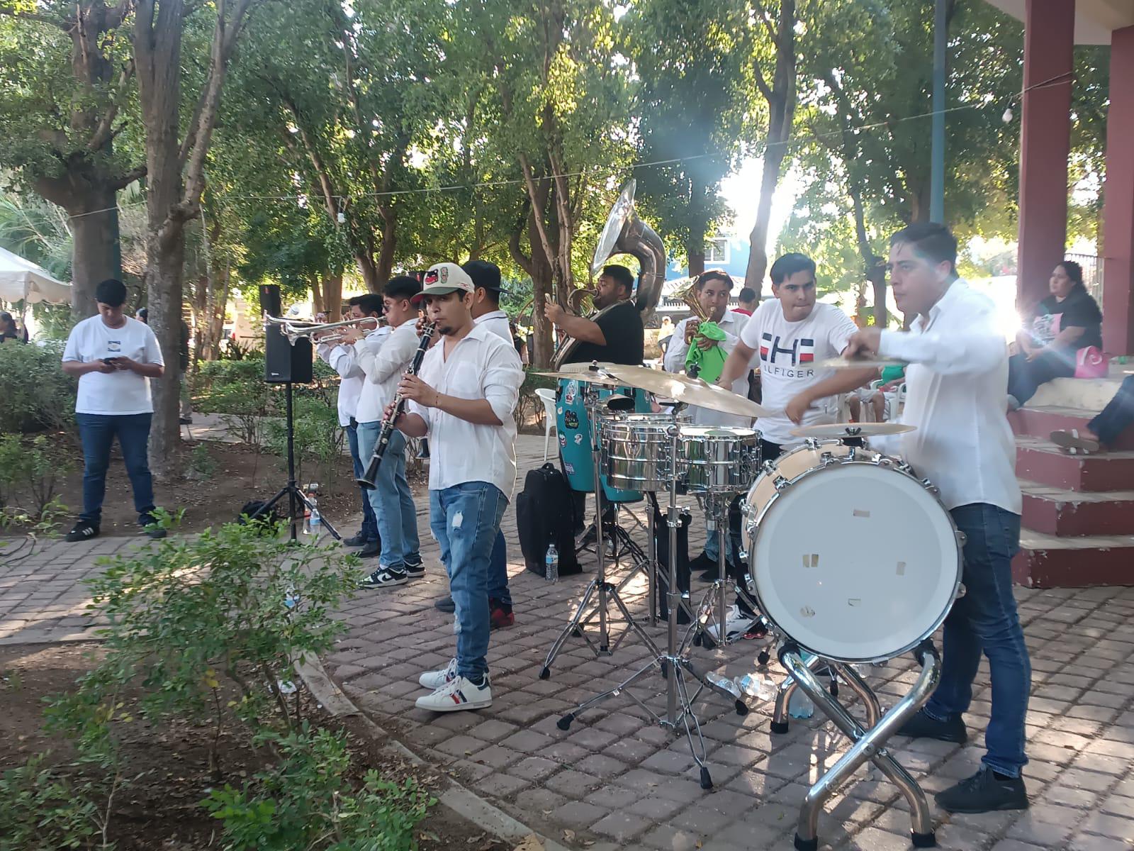 $!Conviven devotos a San Judas Tadeo en kermés gastronómica, en Mazatlán