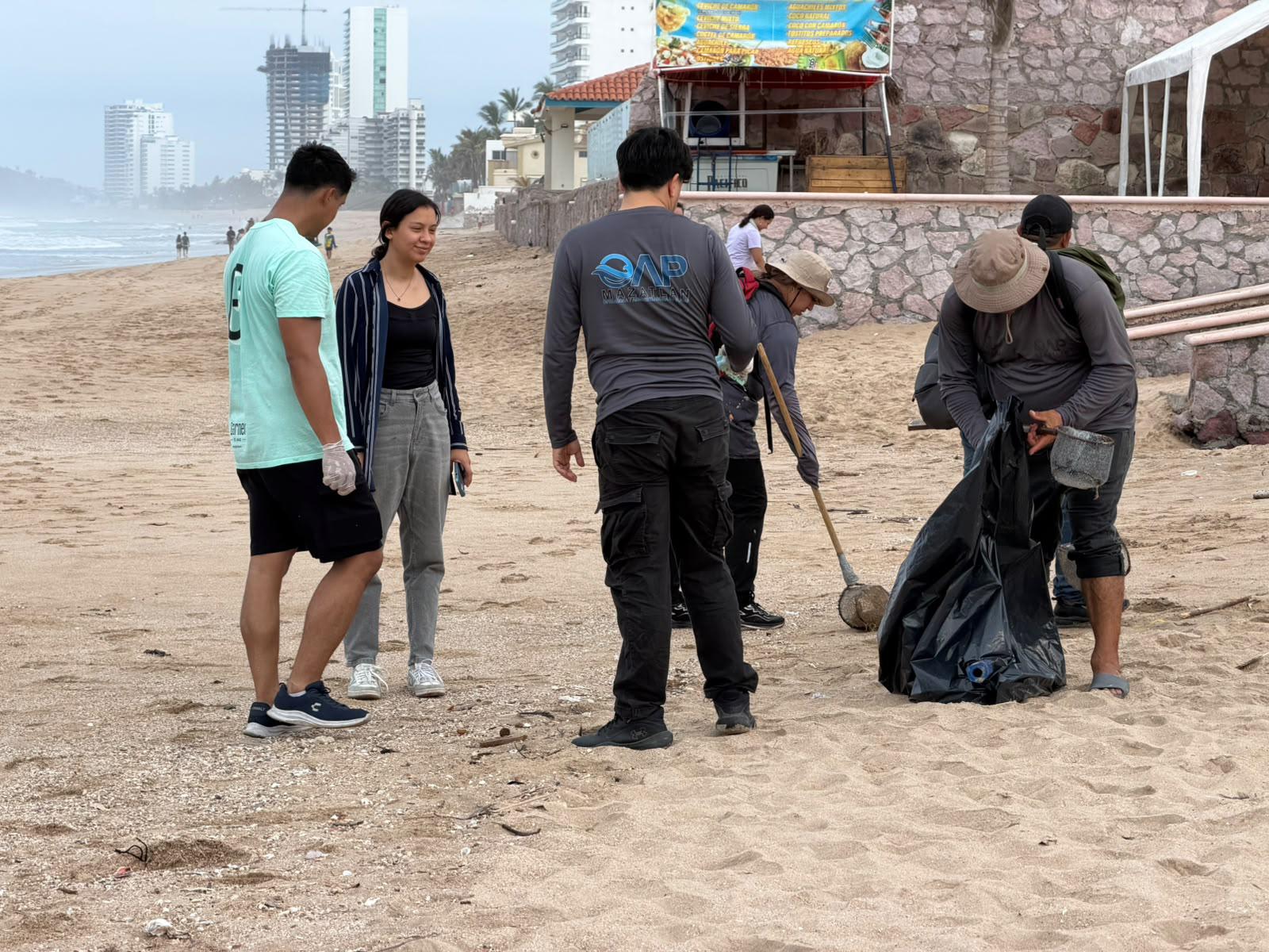$!Realizan jornada de limpieza en playas de Cerritos de cara al periodo vacacional