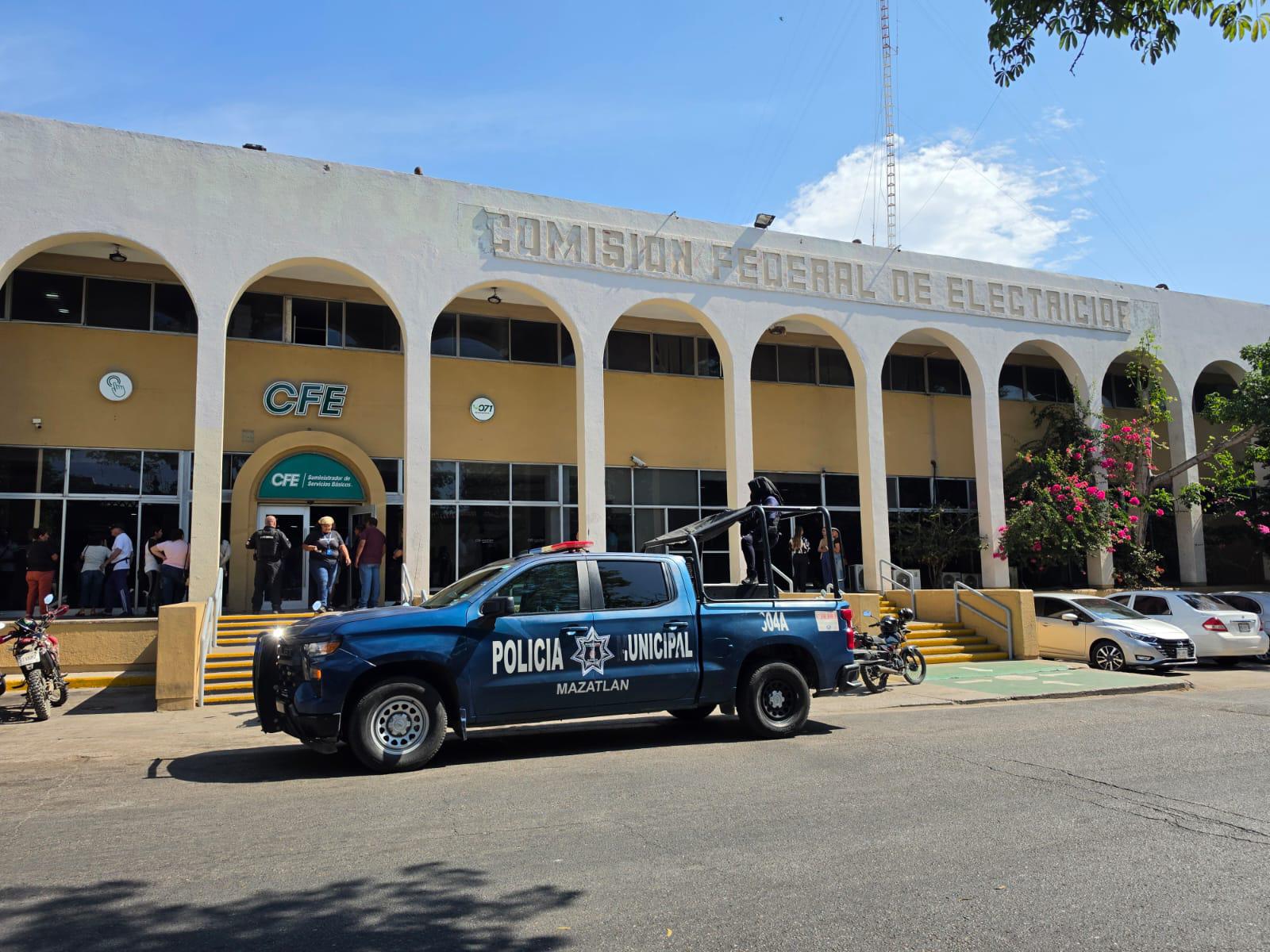 $!Protestan por altos cobros en la CFE Mazatlán