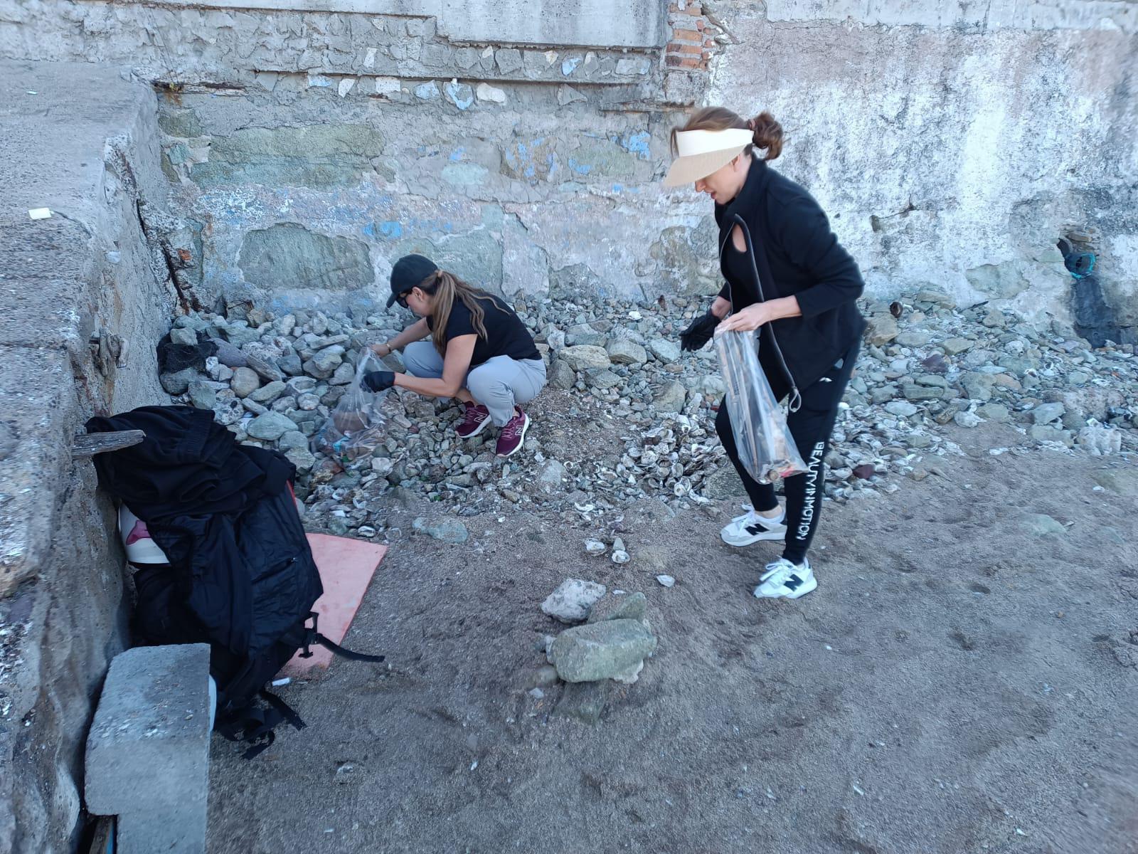 $!Partido Verde despide el Carnaval con limpieza de playas en Olas Altas