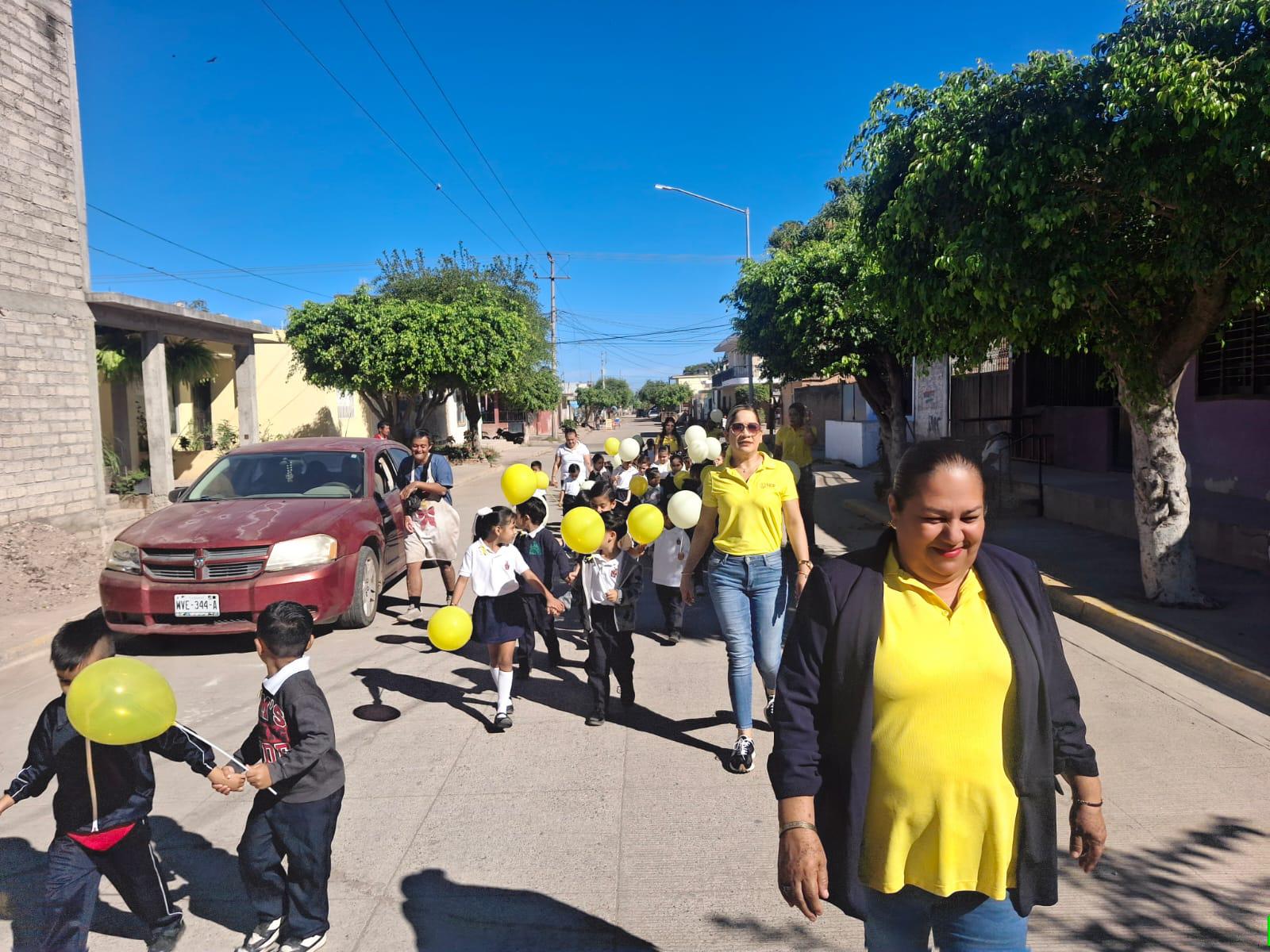 $!Alumnos de preescolar de Agua Verde conmemoran el Día Internacional del Cáncer Infantil con desfile emotivo