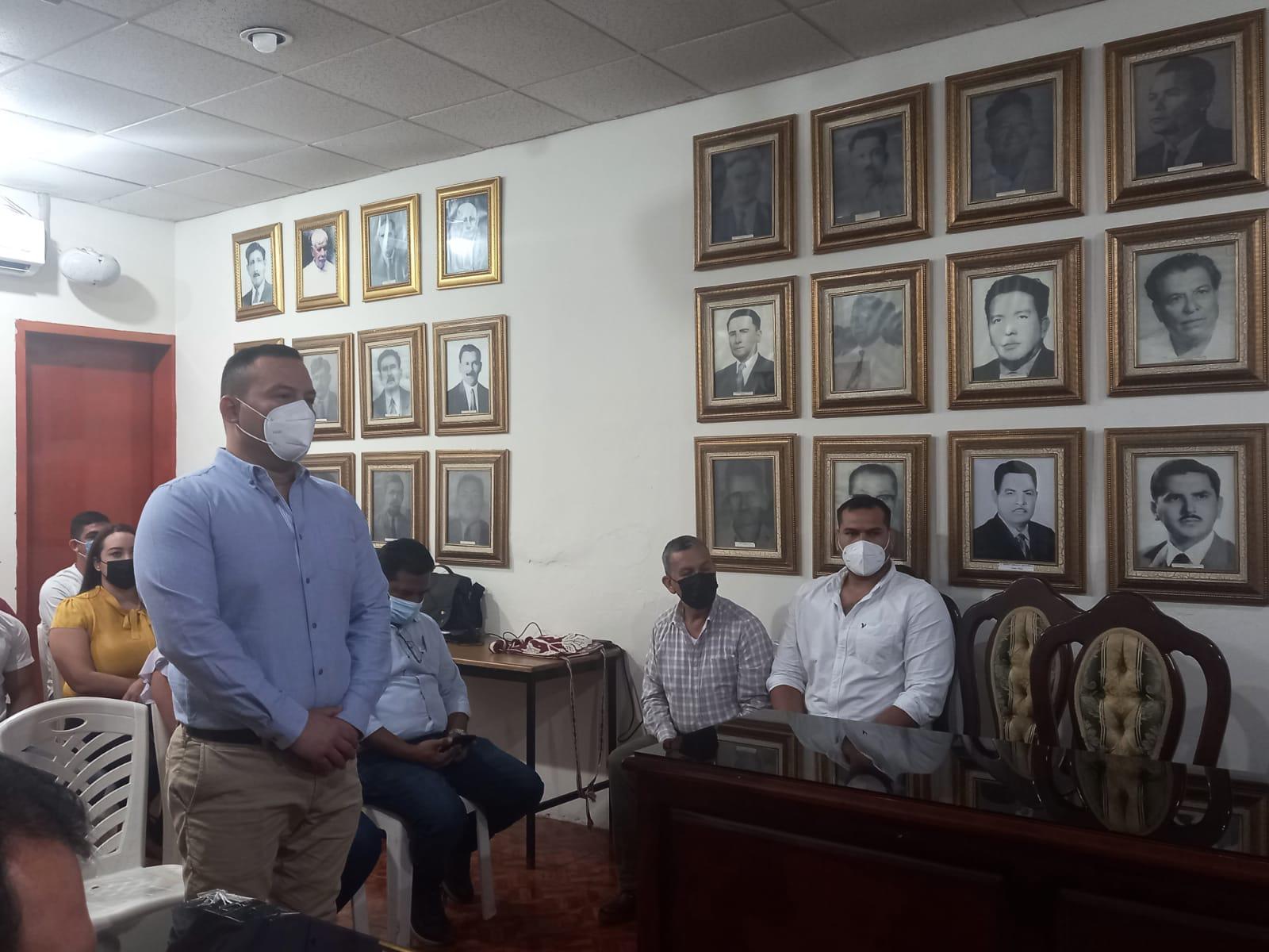 $!En Escuinapa Alcaldesa ratifica en el cargo a jefes de Seguridad Pública y de Tránsito Municipal