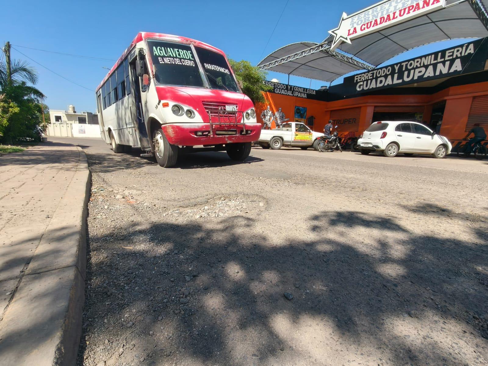 $!Dos vialidades en mal estado reciben a visitantes de El Rosario