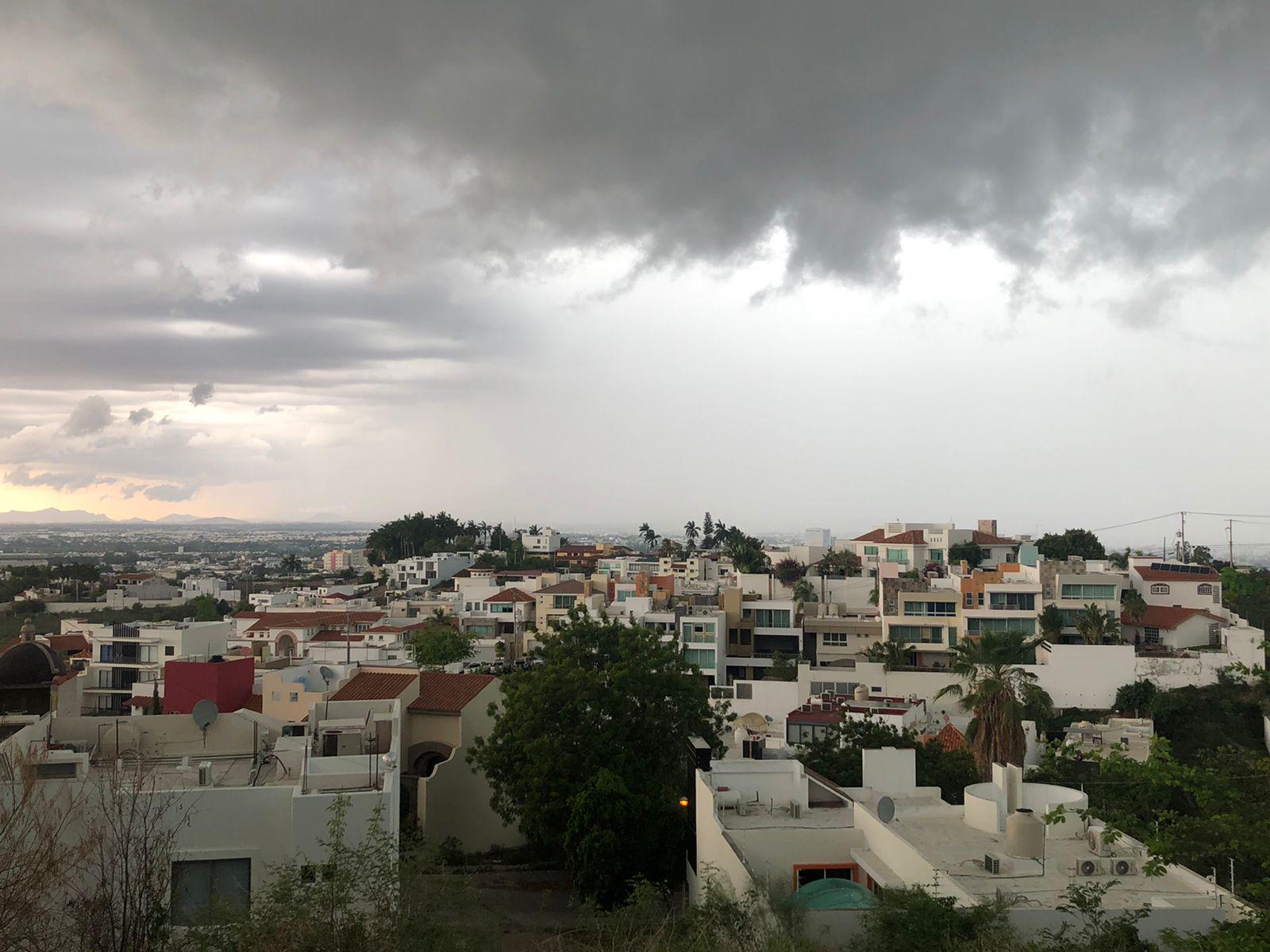 $!Cae sorpresiva lluvia en Culiacán