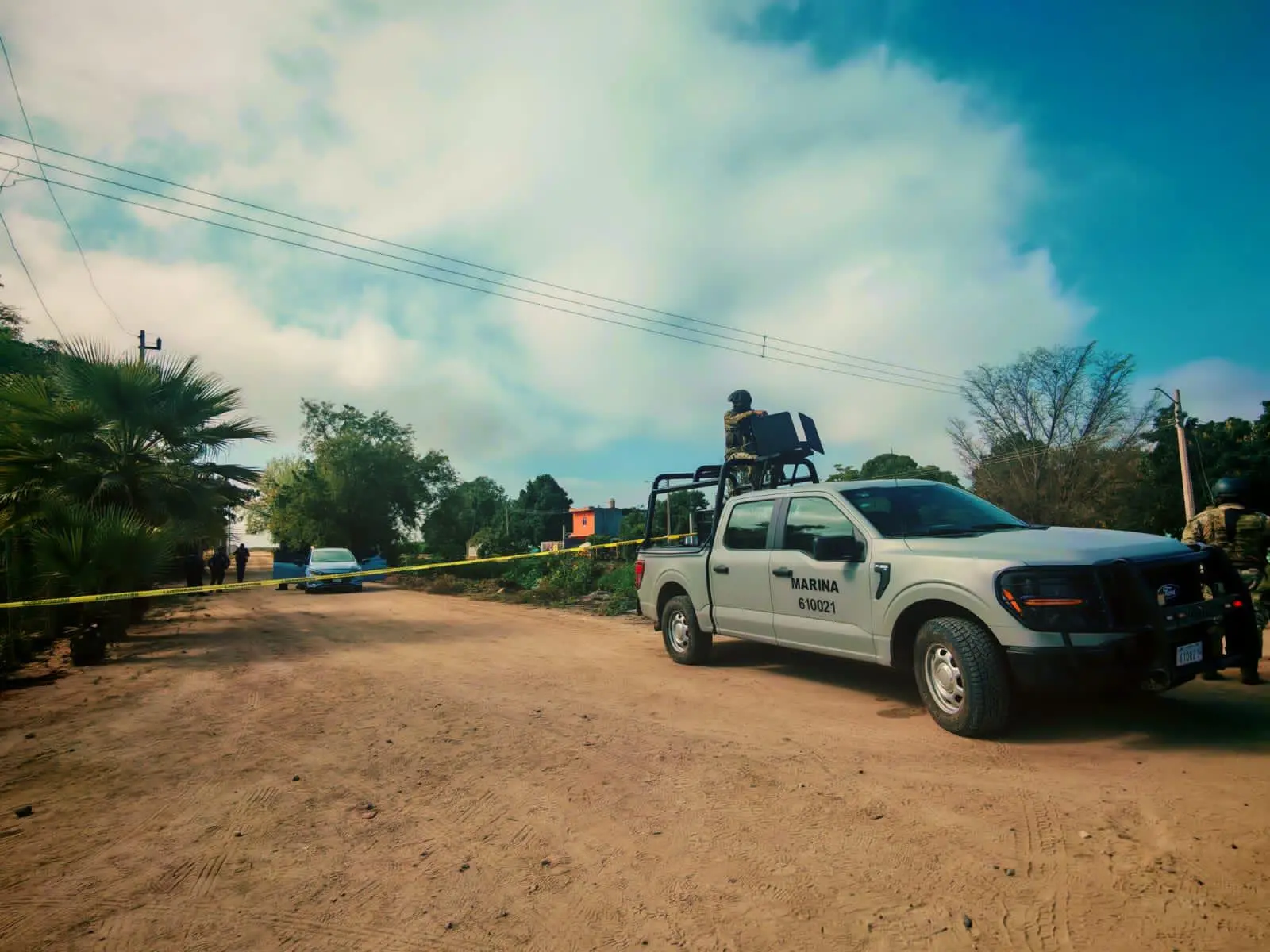 $!Hallan vehículo baleado tras persecución y doble homicidio al sur de Culiacán