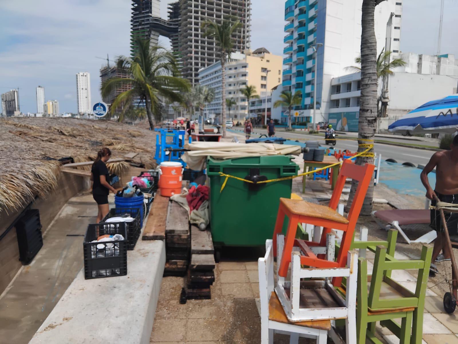 $!Cierran tramo de Avenida del Mar por fuerte oleaje por Priscilla; también cierran playas y el puerto