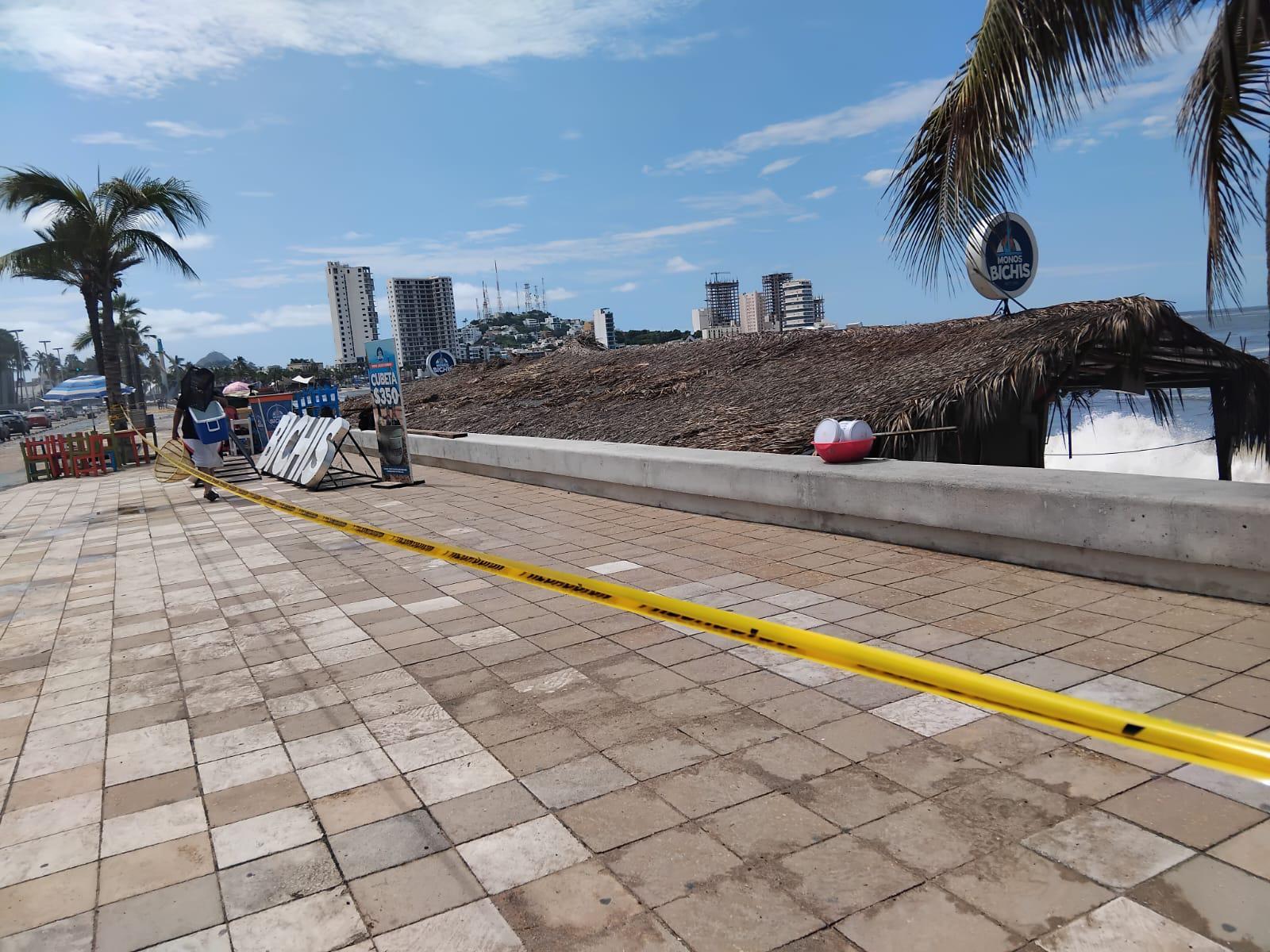 $!Cierran tramo de Avenida del Mar por fuerte oleaje por Priscilla; también cierran playas y el puerto